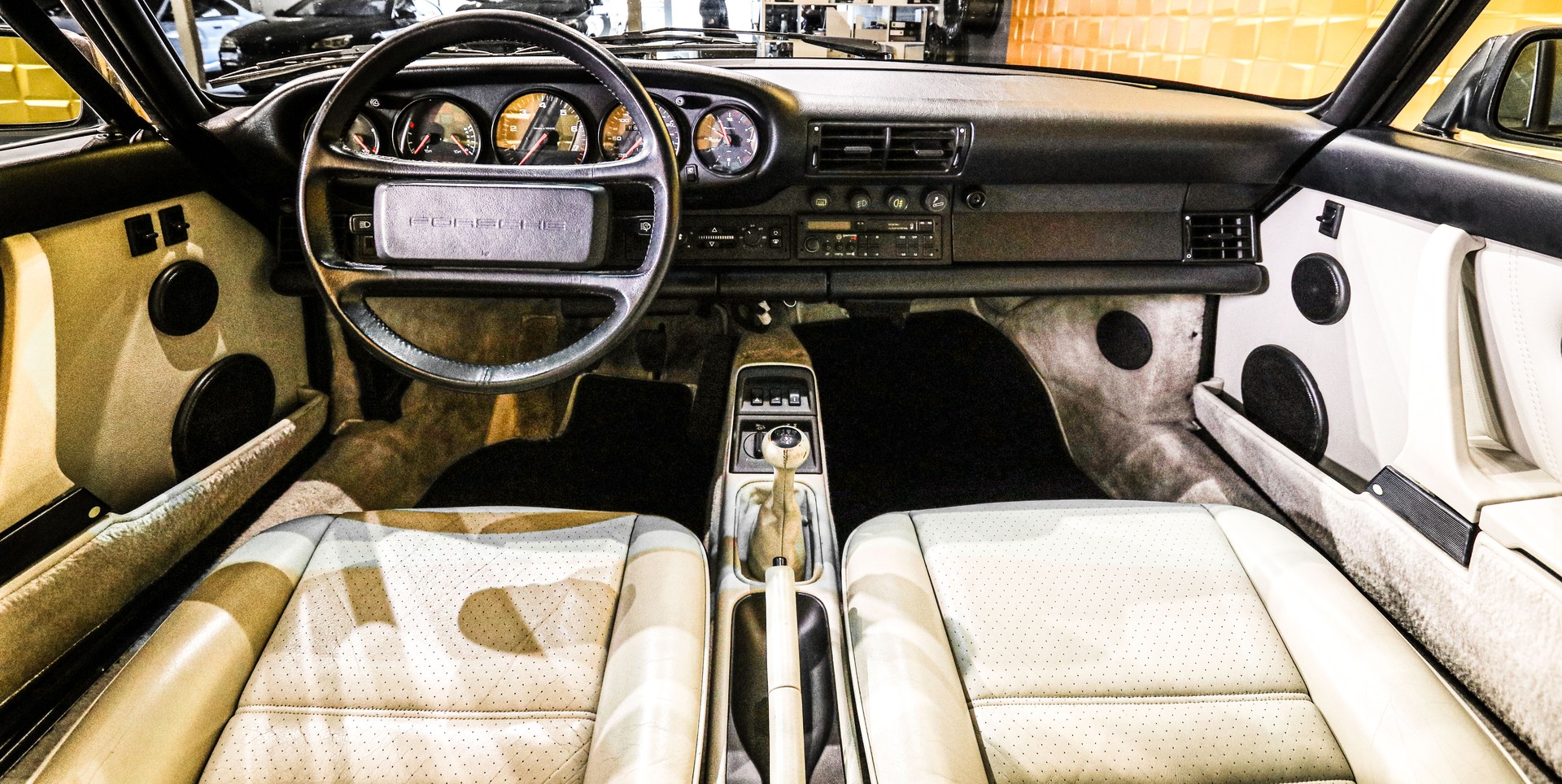 PORSCHE 911 964 Carrera 4-image-15