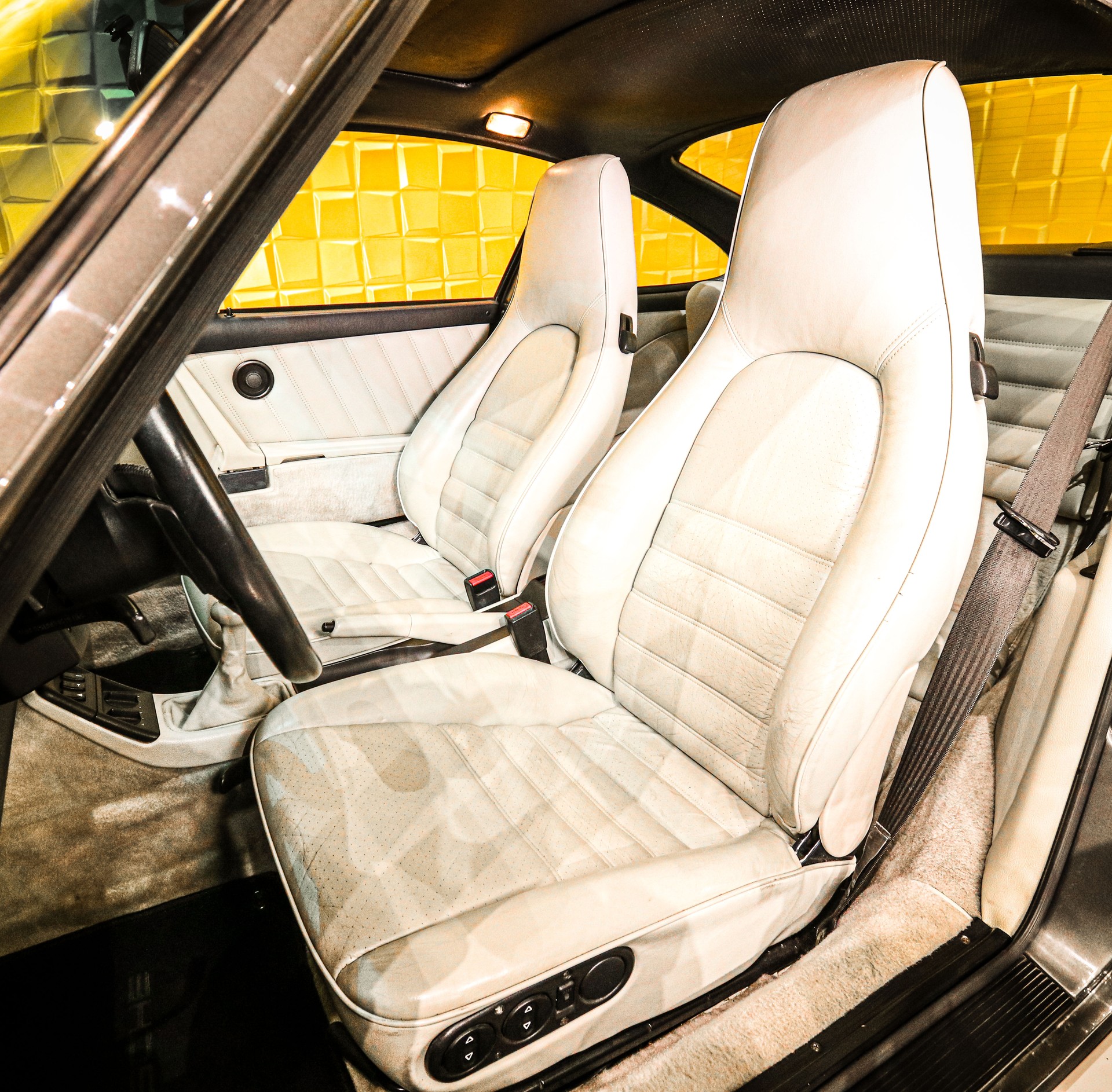 PORSCHE 911 964 Carrera 4-image-12