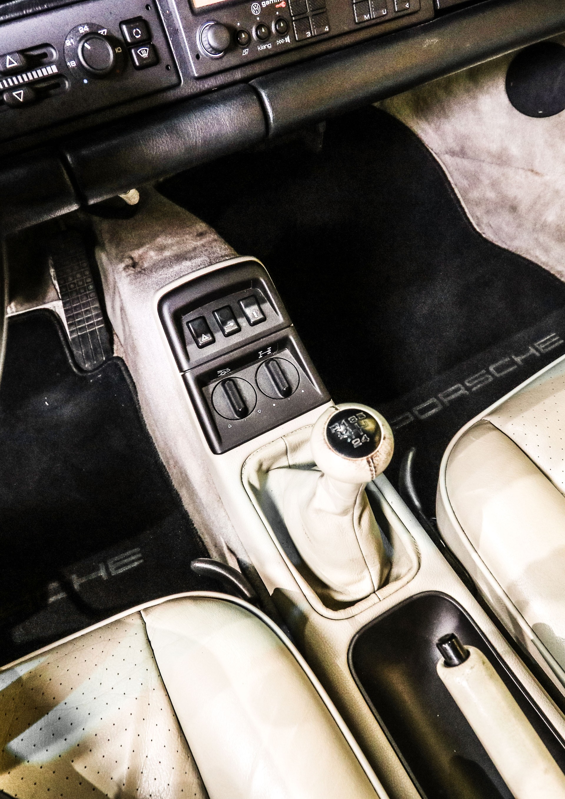 PORSCHE 911 964 Carrera 4-image-19