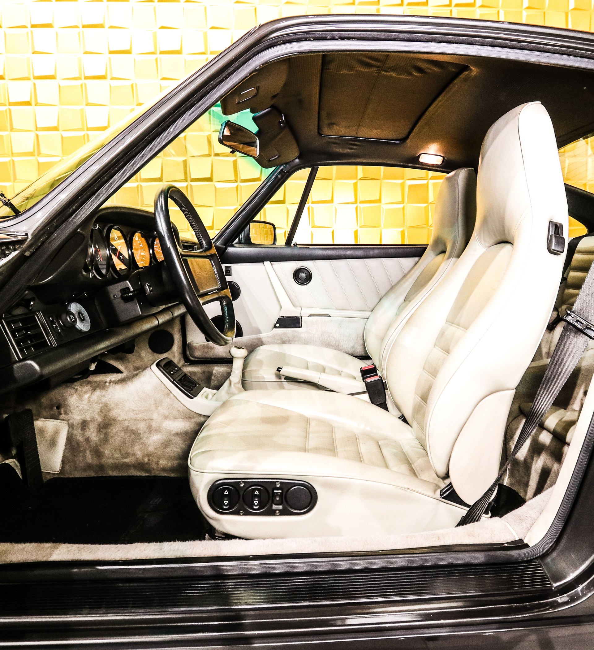 PORSCHE 911 964 Carrera 4-image-11