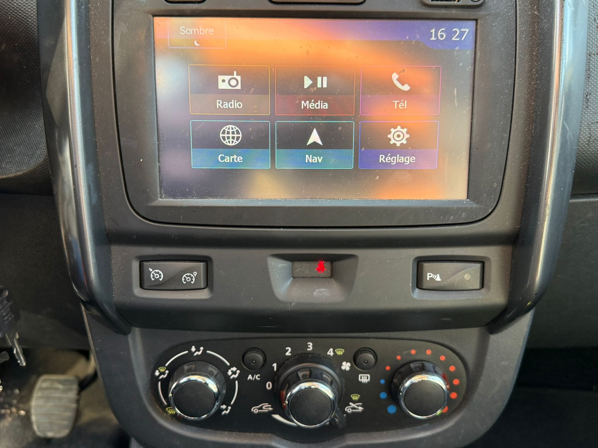 DACIA Duster 1.2 T Lauréate 4x4-image-13