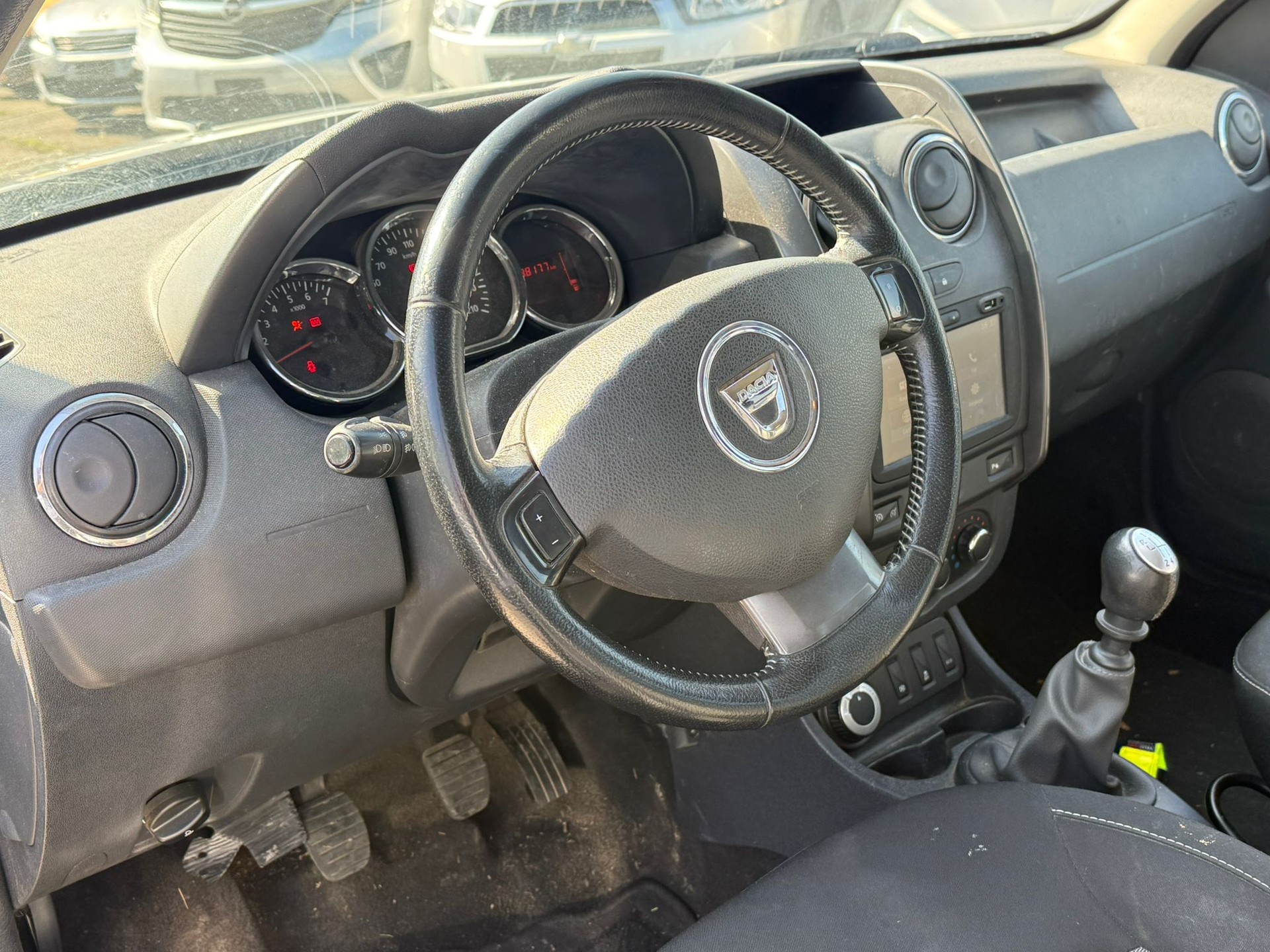 DACIA Duster 1.2 T Lauréate 4x4-image-12