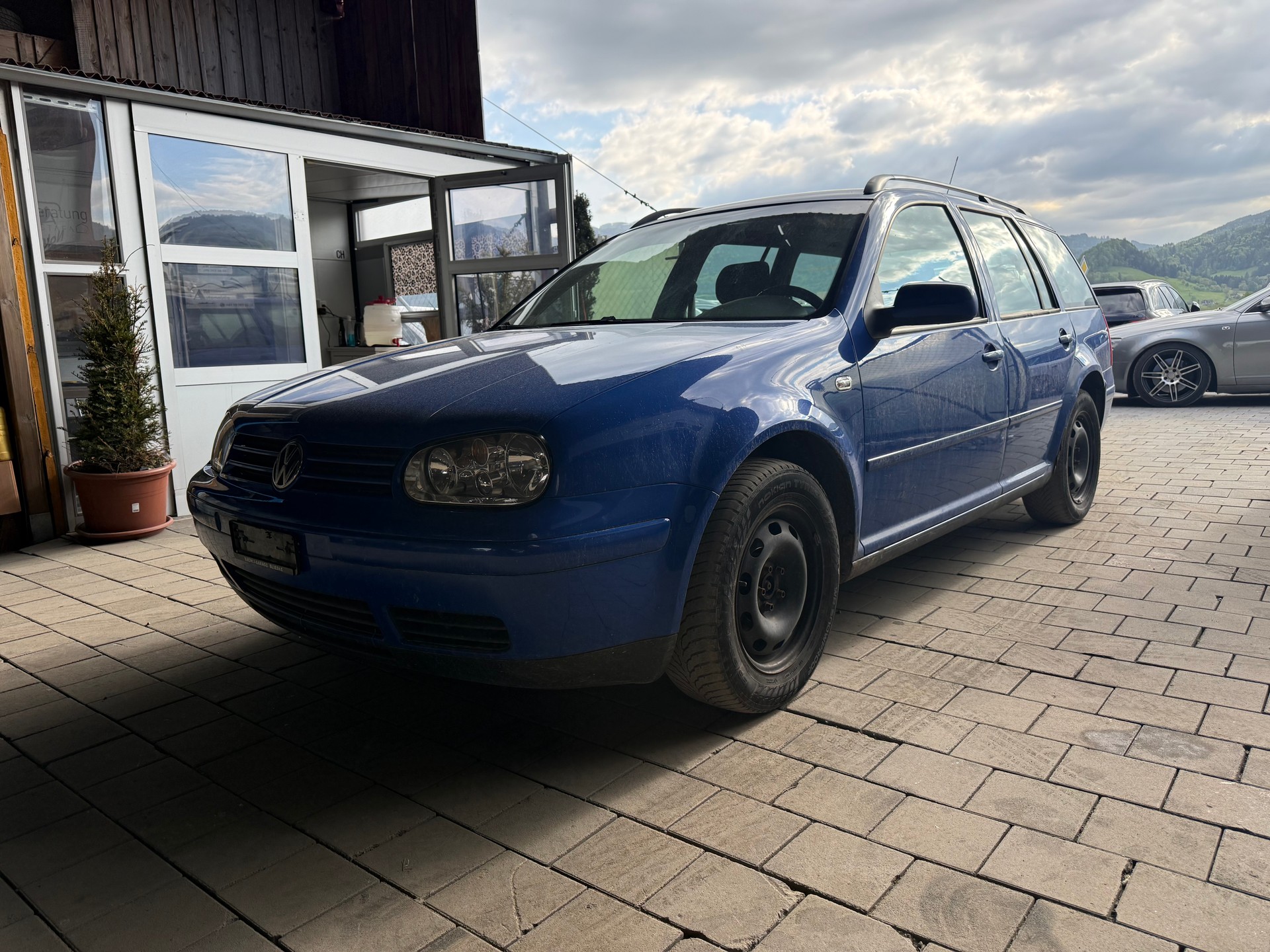 VW Golf Variant 2.0 Pacific 4Motion-image-1