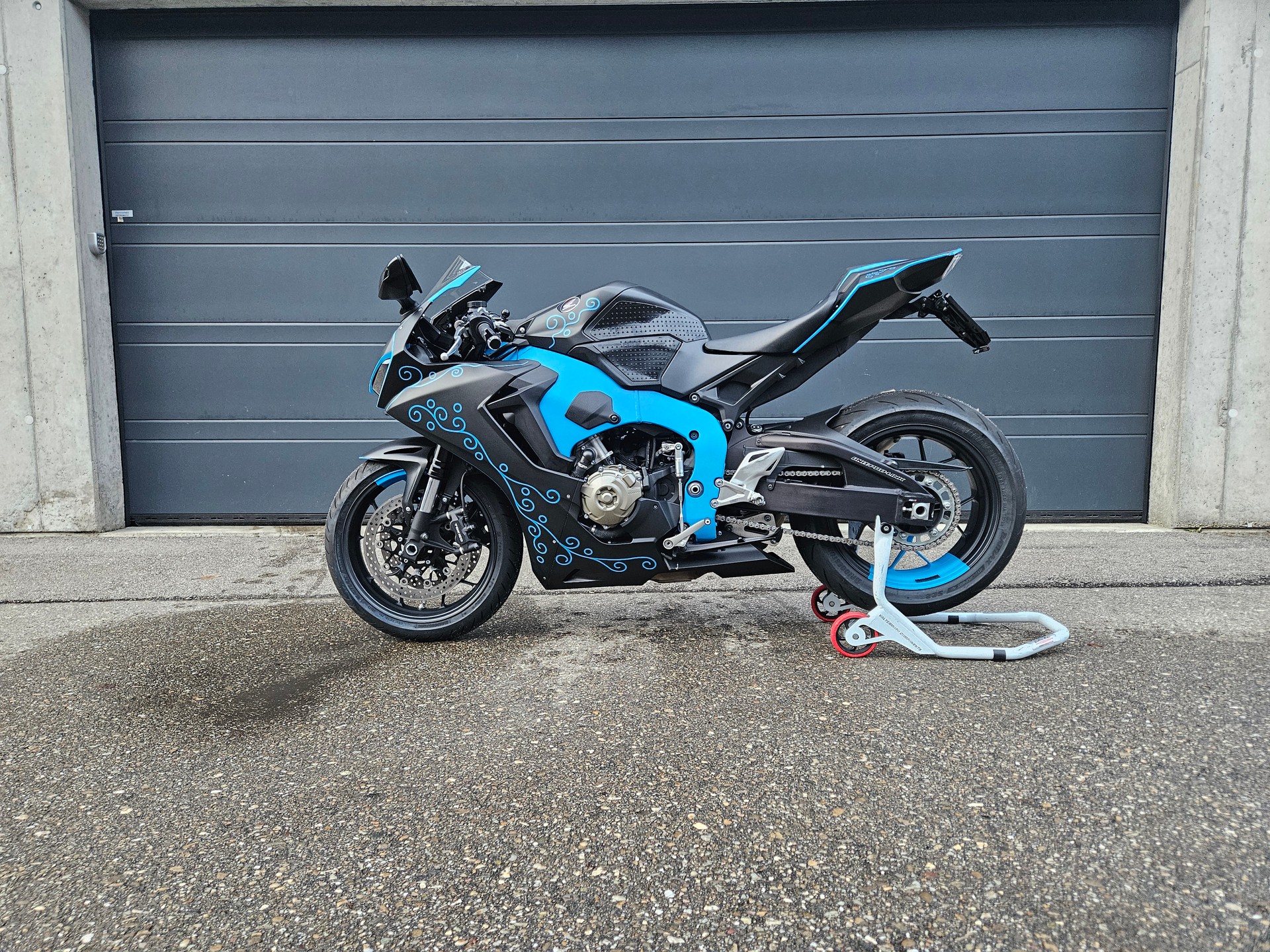 HONDA CBR 1000 RR ABS-showroom-element-1