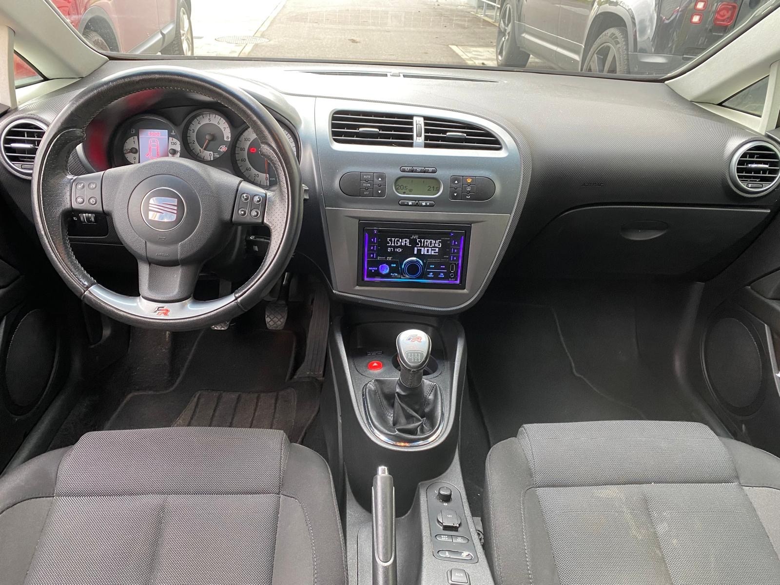 SEAT Leon 2.0 TSI FR-image-10