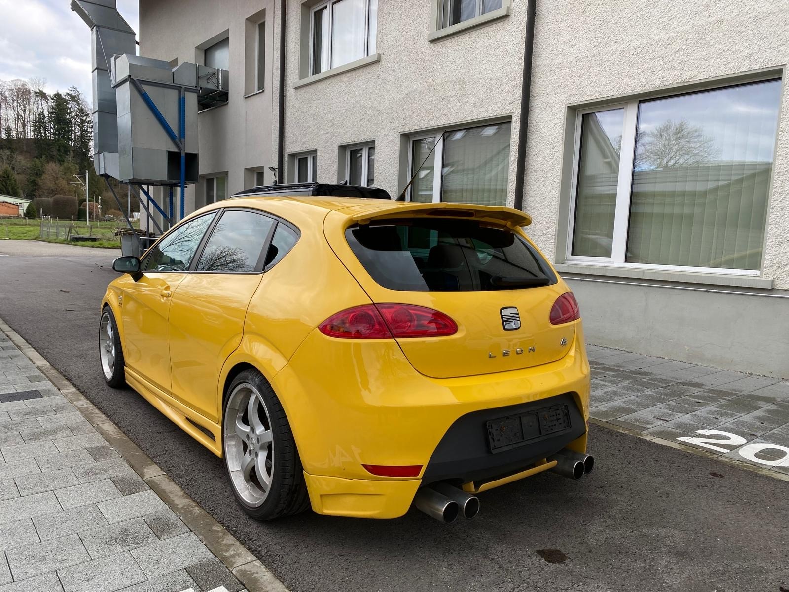 SEAT Leon 2.0 TSI FR-image-5