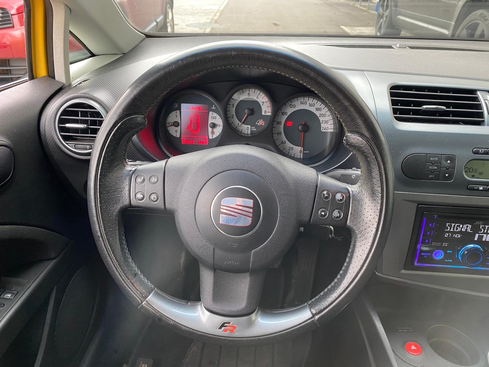 SEAT Leon 2.0 TSI FR-image-11