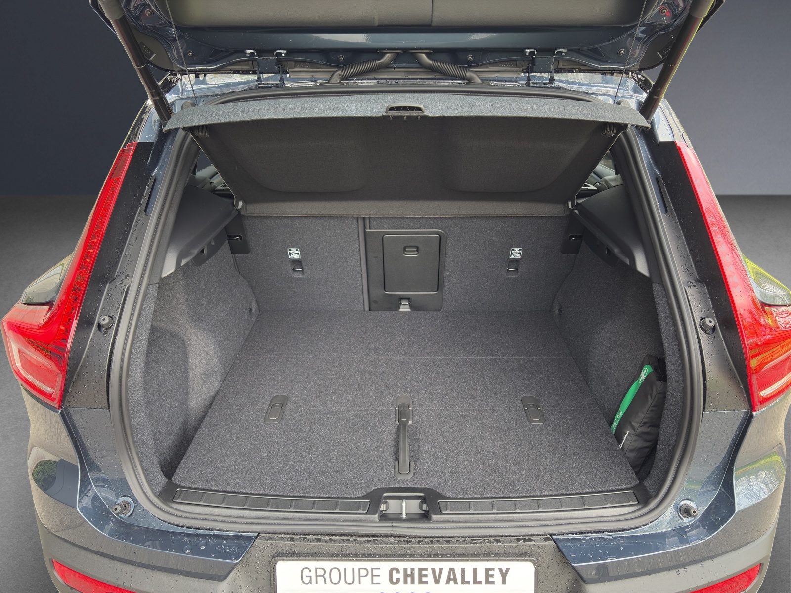 VOLVO EX40 82kWh Twin Motor Performance AWD Xcentric Black Edition-image-10