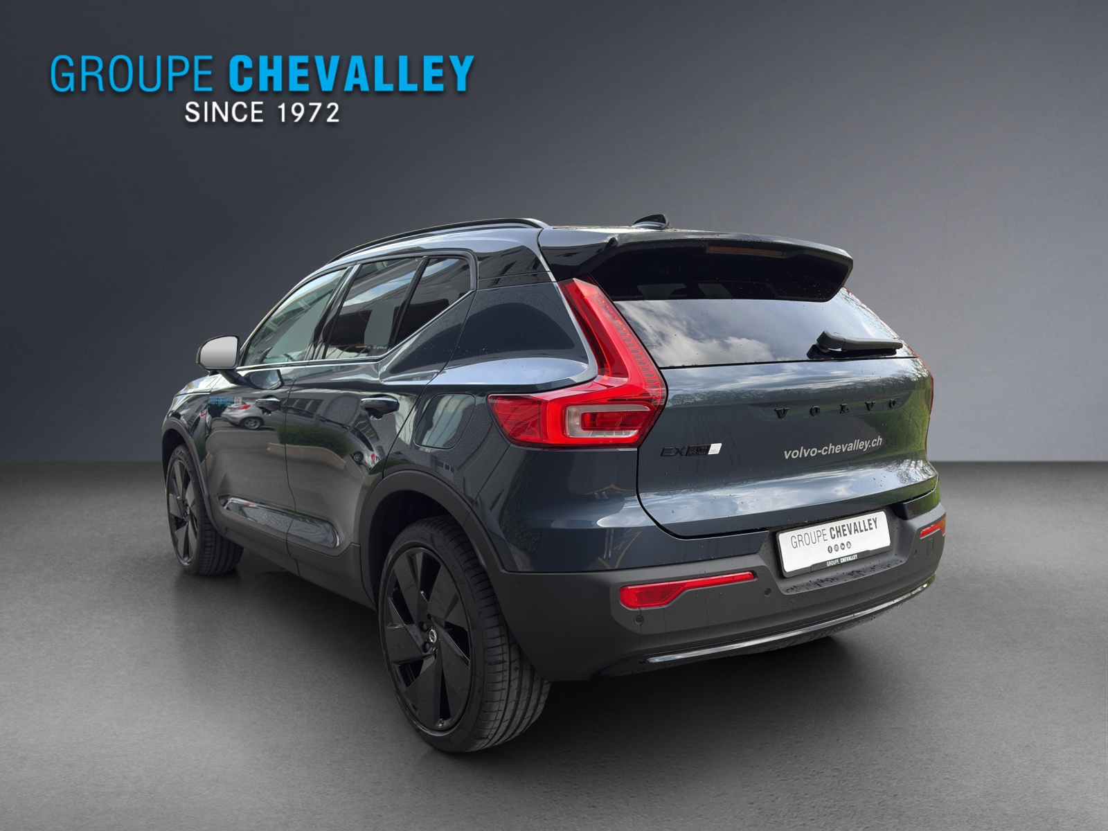 VOLVO EX40 82kWh Twin Motor Performance AWD Xcentric Black Edition-image-3