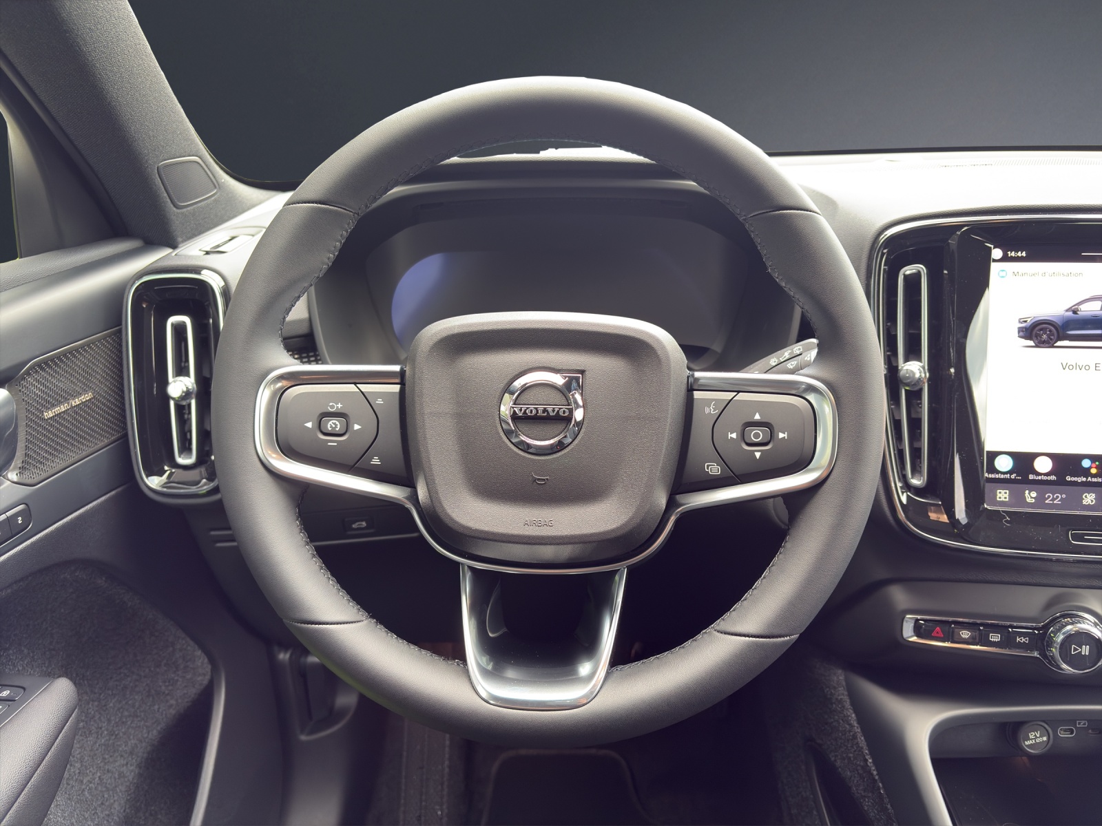 VOLVO EX40 82kWh Twin Motor Performance AWD Xcentric Black Edition-image-13