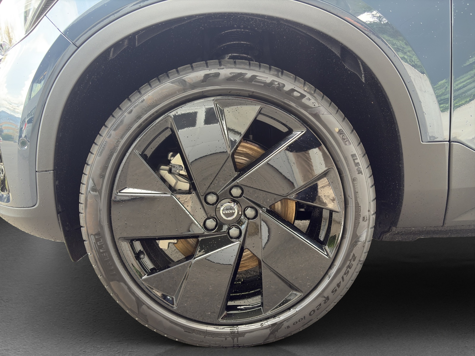 VOLVO EX40 82kWh Twin Motor Performance AWD Xcentric Black Edition-image-8