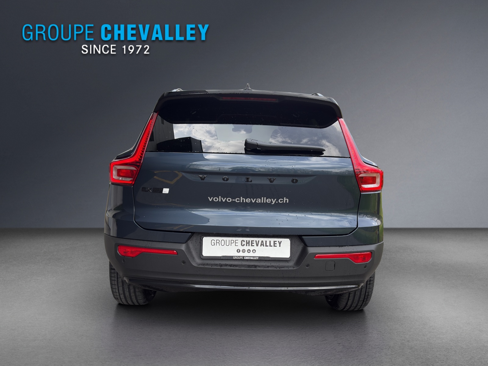 VOLVO EX40 82kWh Twin Motor Performance AWD Xcentric Black Edition-image-4