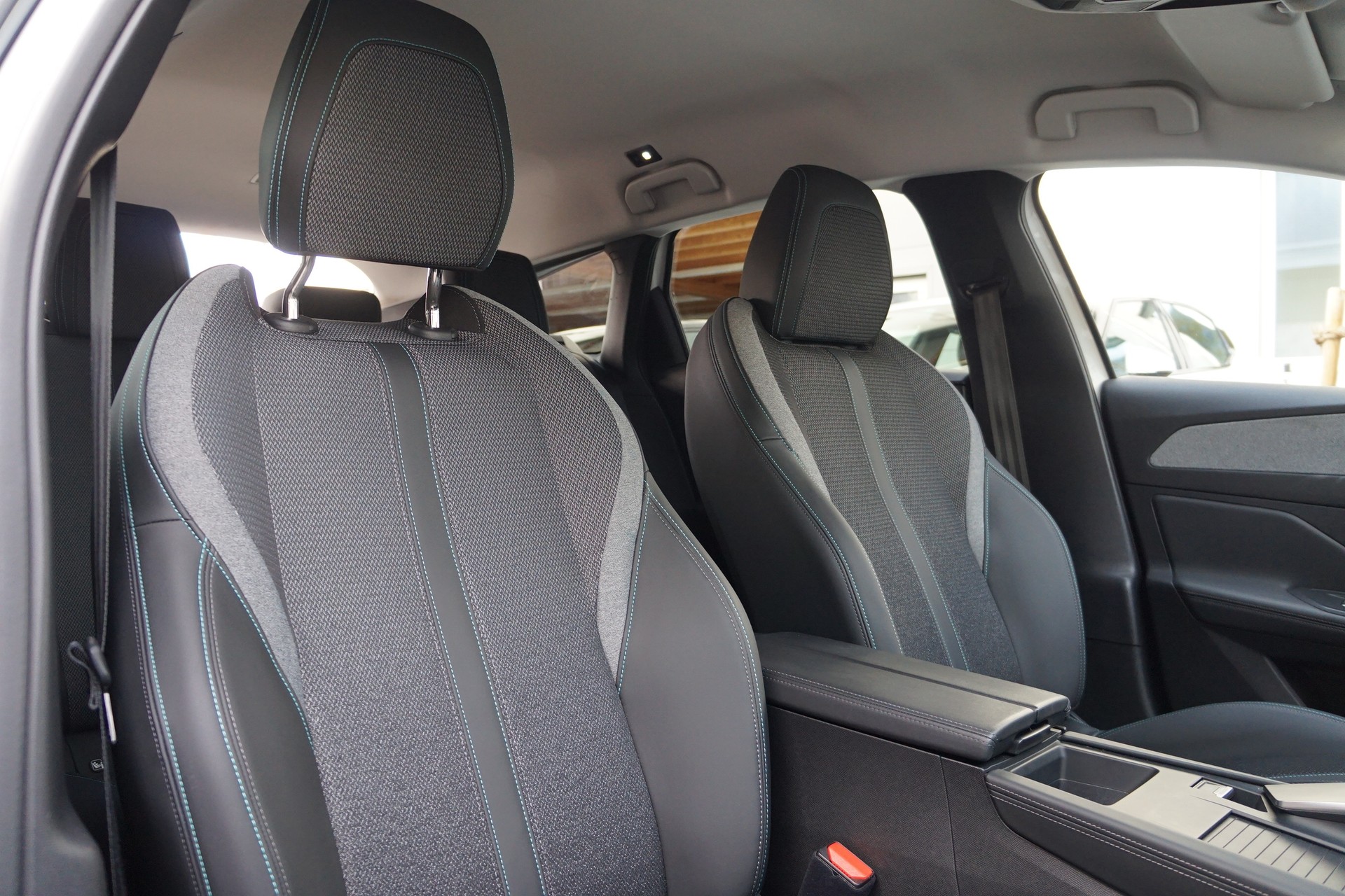 PEUGEOT 308 SW 1.5 BlueHDI Allure Pack EAT8 ** ASSISTENZ PAKET - KEYLESS - TOTENWINKELASSIS - APPLE CAR PLAY -GARATNTIE BIS 04.2027**-image-11