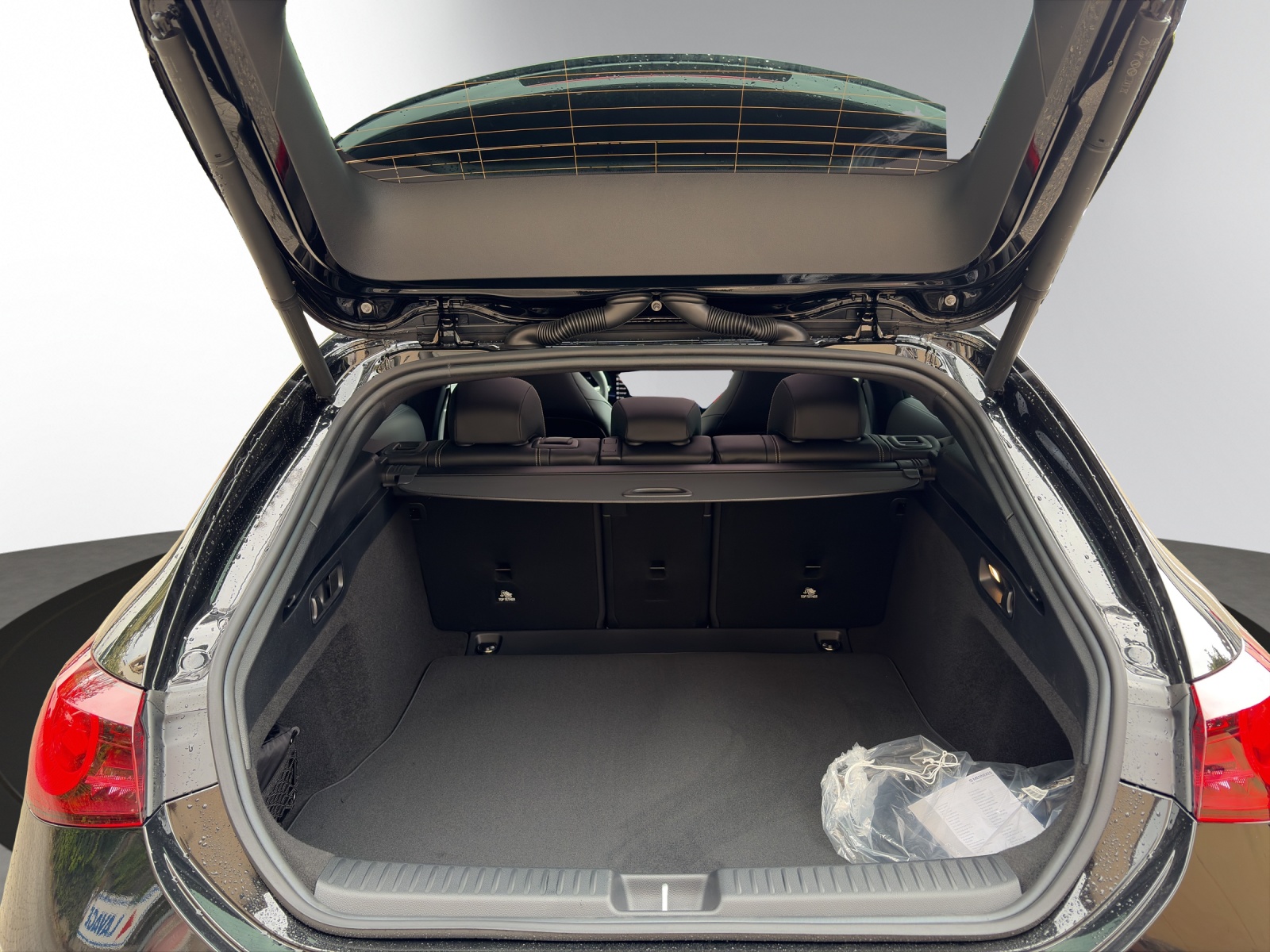 MERCEDES-BENZ CLA Shooting Brake 350 4Matic 85 kWh EQ-image-10