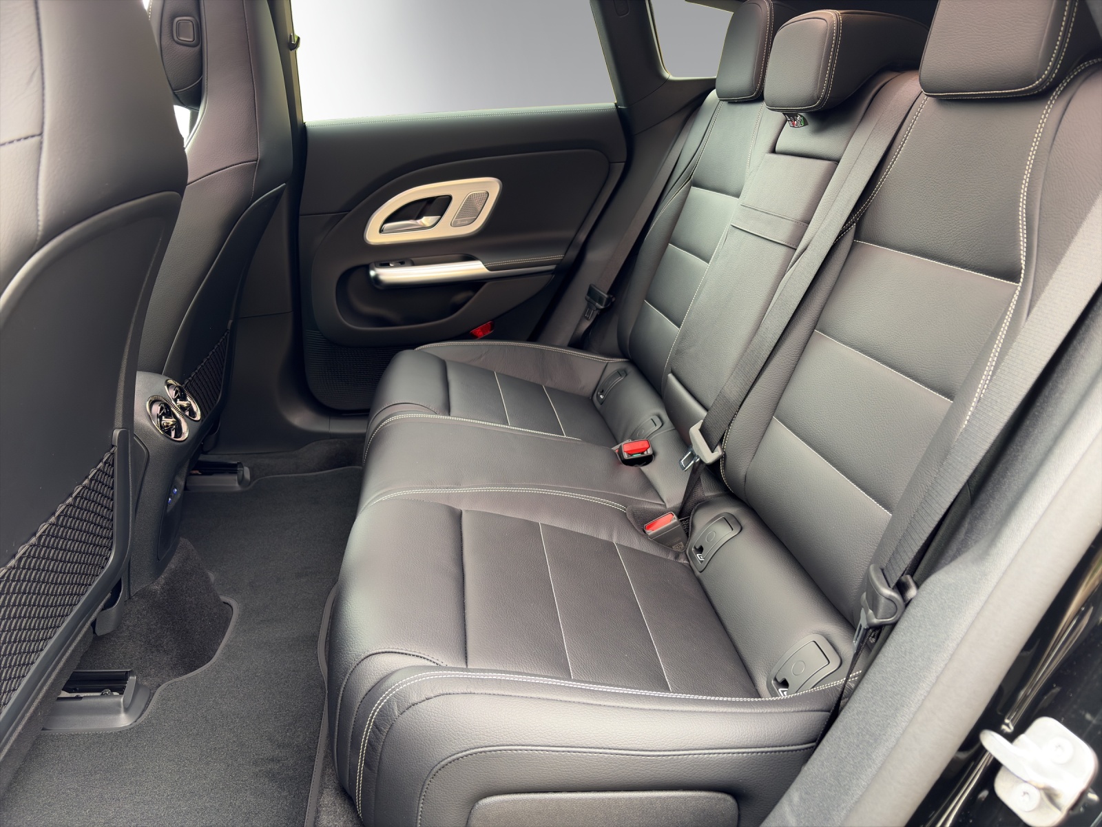 MERCEDES-BENZ CLA Shooting Brake 350 4Matic 85 kWh EQ-image-8