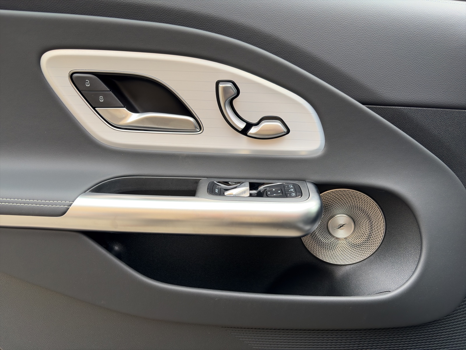 MERCEDES-BENZ CLA Shooting Brake 350 4Matic 85 kWh EQ-image-5