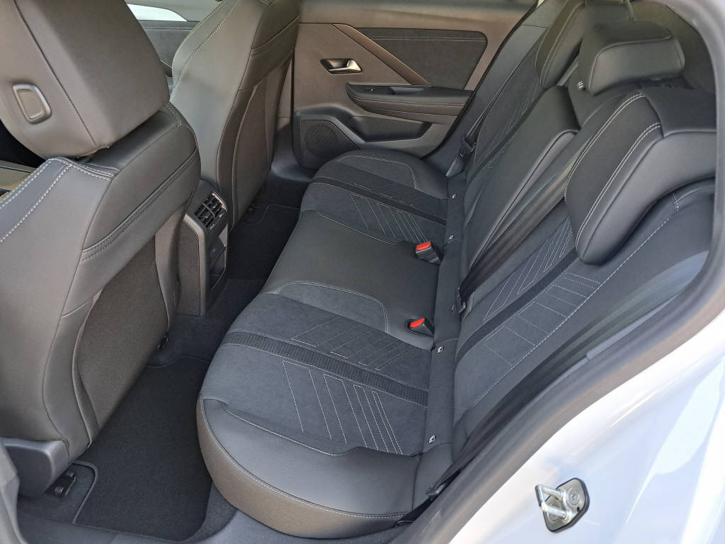 OPEL Astra-e Sports Tourer Ultimate 156cv-image-9