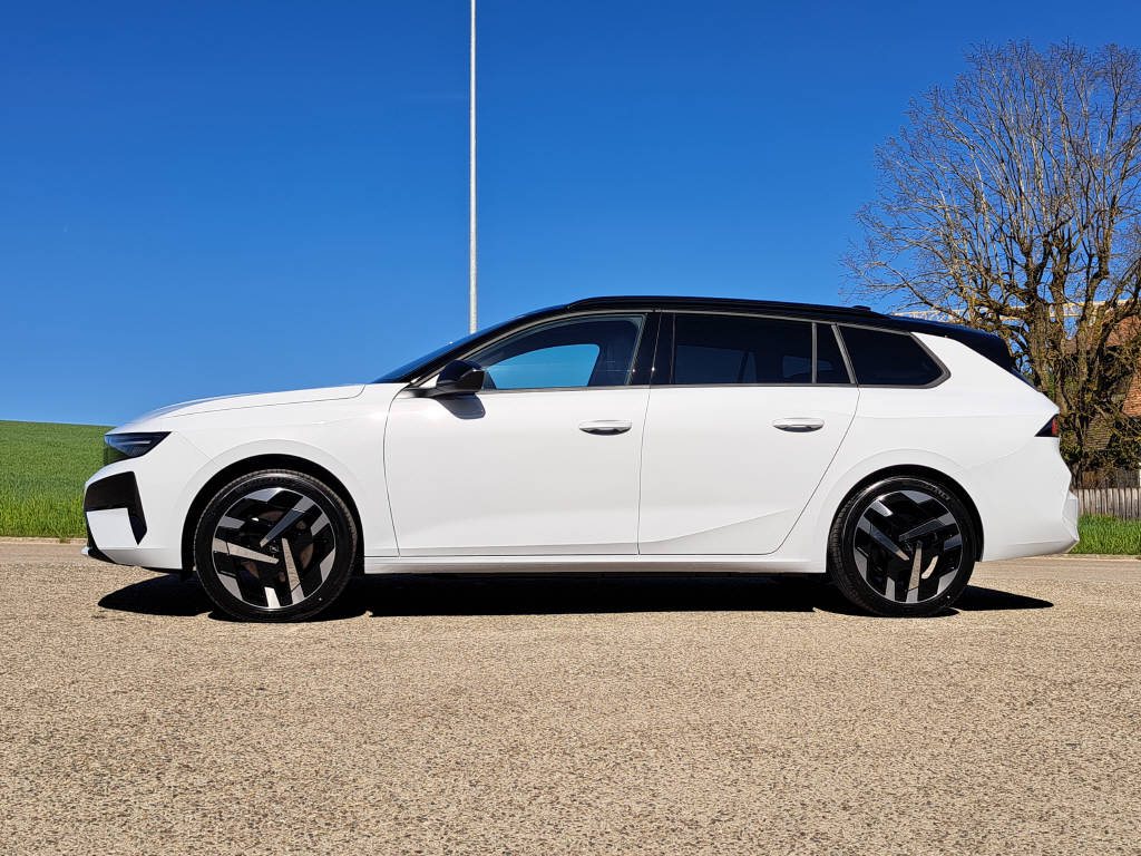 OPEL Astra-e Sports Tourer Ultimate 156cv-image-4