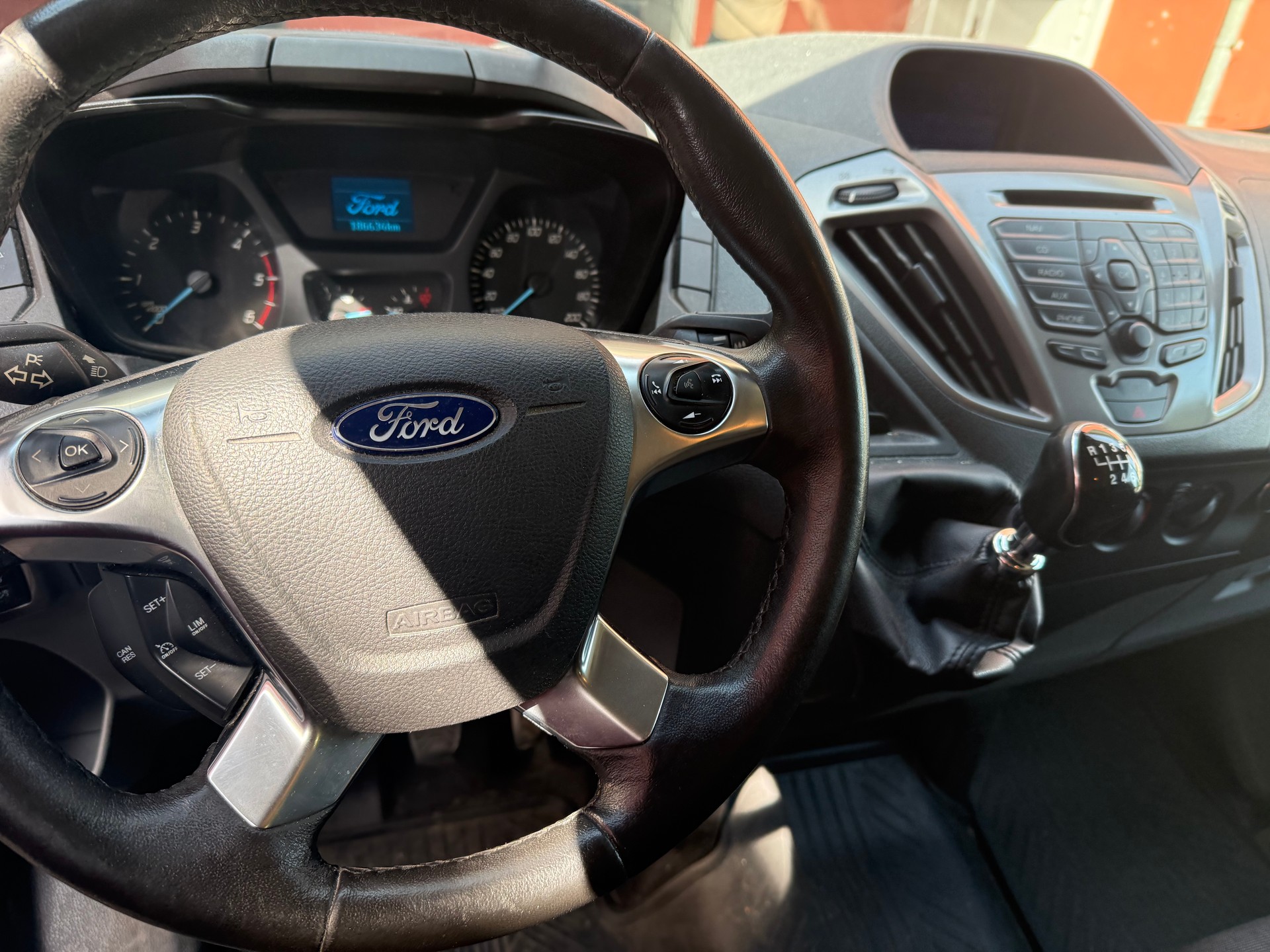FORD Transit Custom Van 290 L1H1 Ambiente-image-4