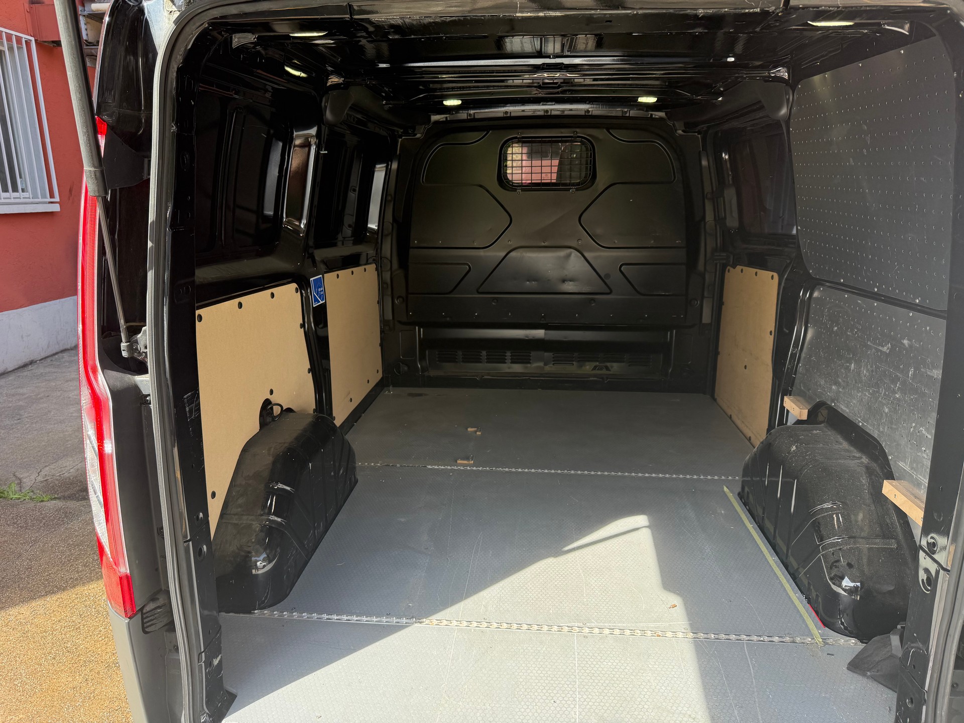FORD Transit Custom Van 290 L1H1 Ambiente-image-10
