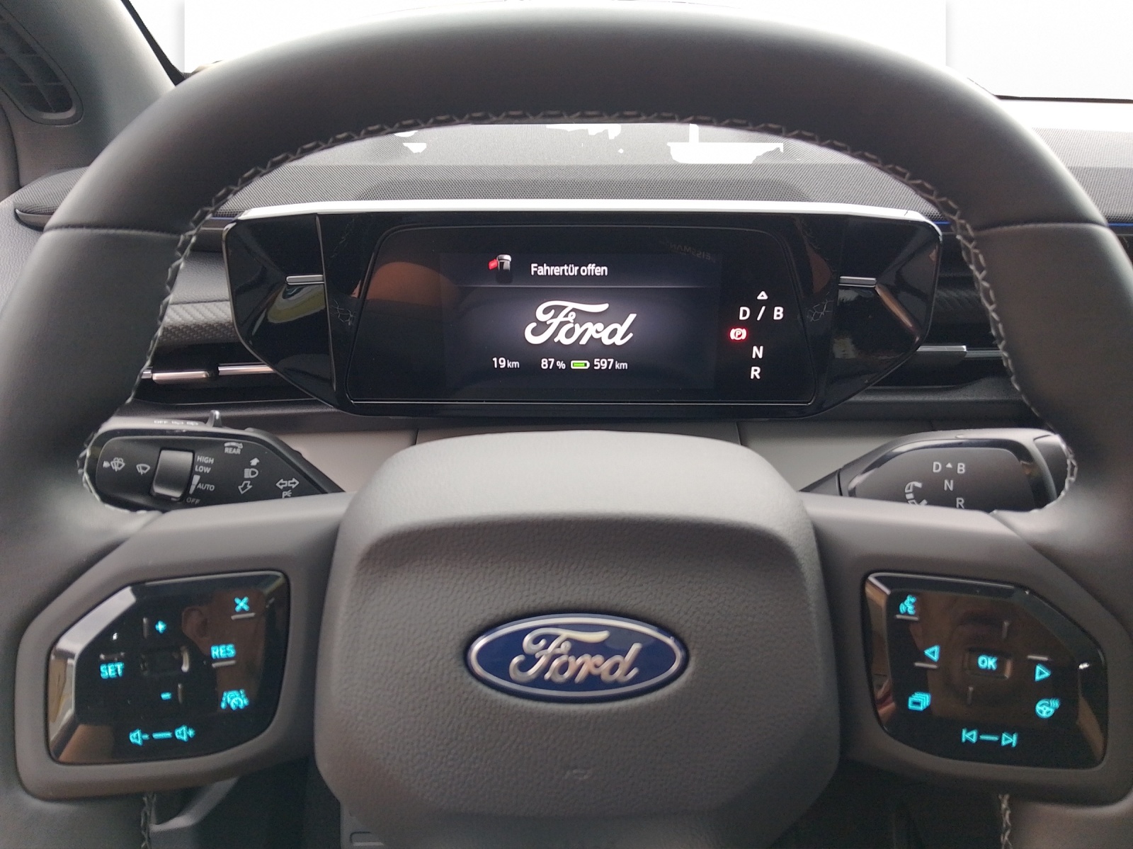 FORD Explorer Extended Range Premium AWD-image-5