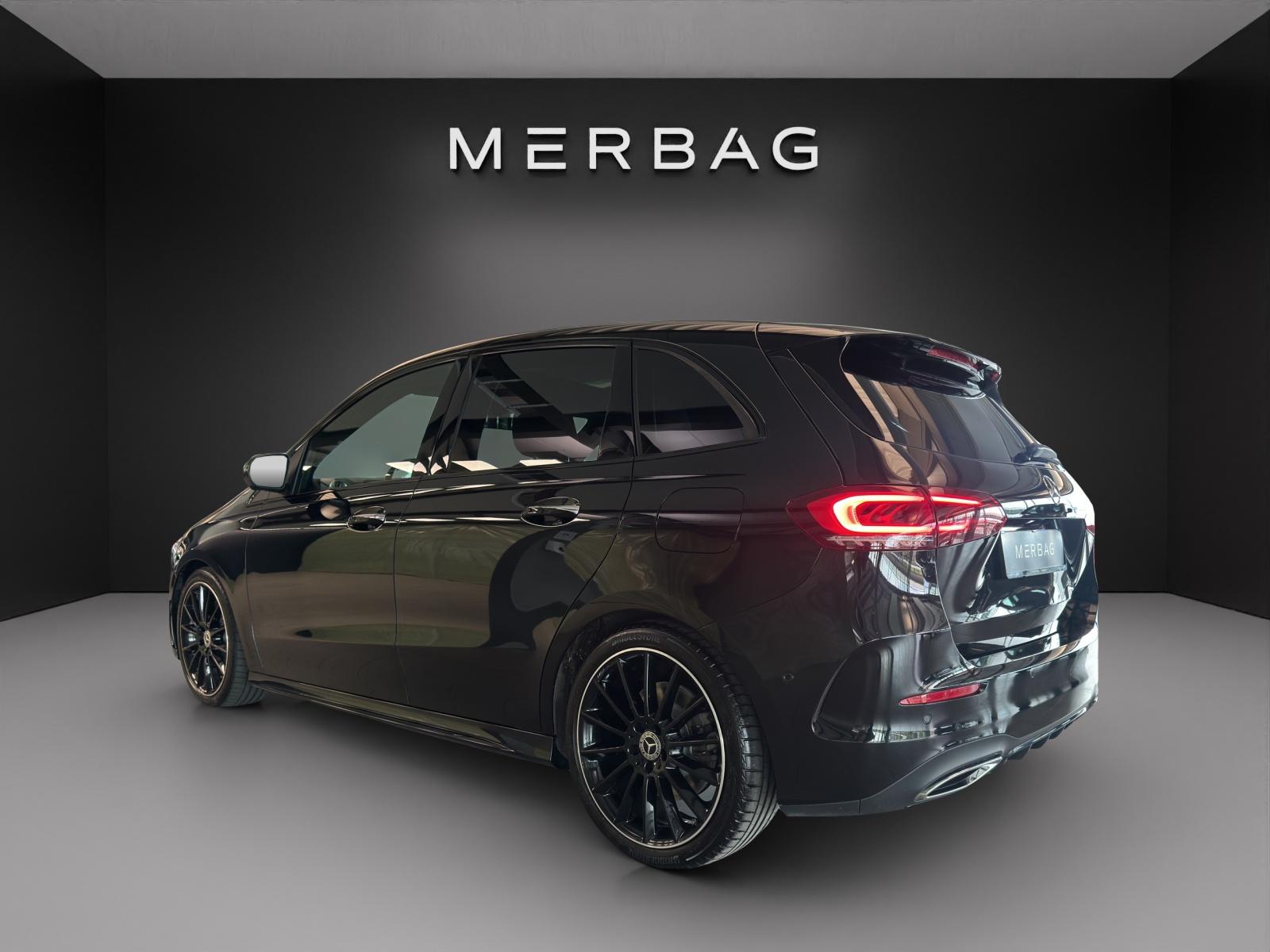 MERCEDES-BENZ B 250 4Matic AMG Line-image-3