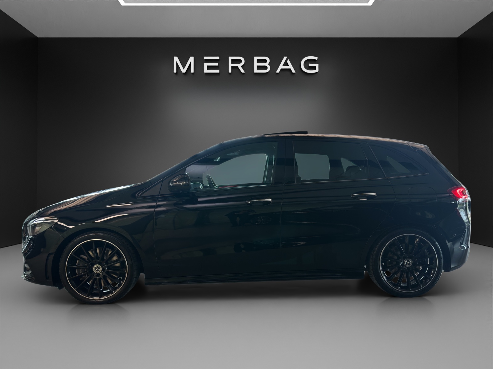 MERCEDES-BENZ B 250 4Matic AMG Line-image-2