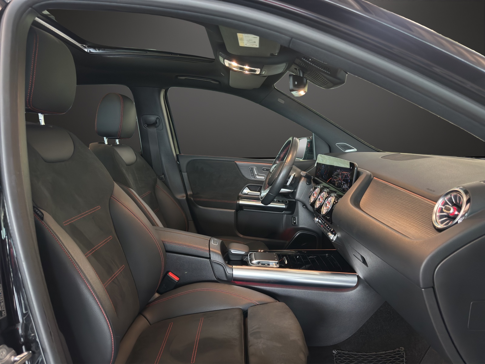 MERCEDES-BENZ B 250 4Matic AMG Line-image-10