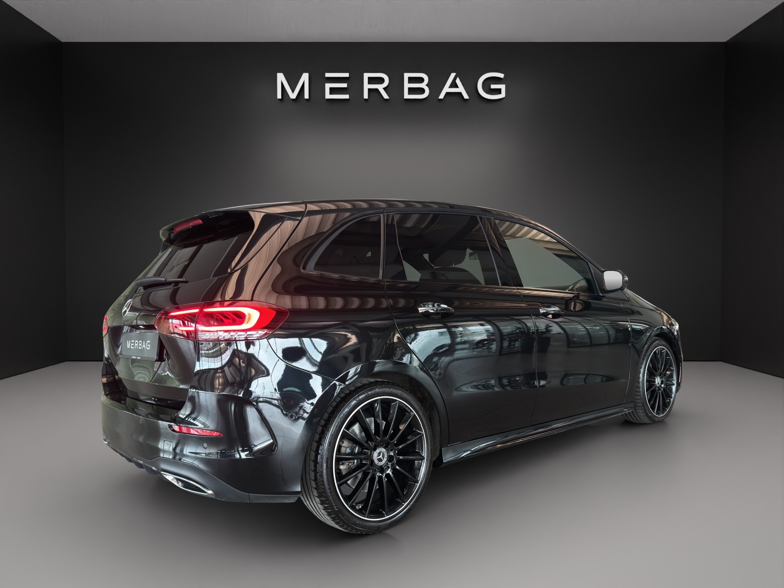 MERCEDES-BENZ B 250 4Matic AMG Line-image-5