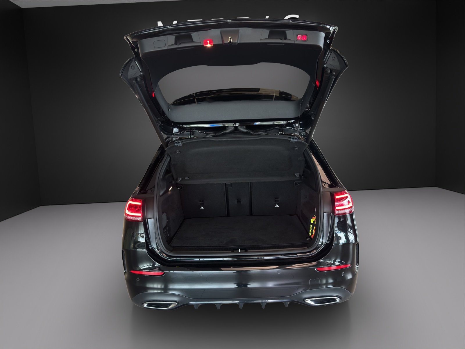MERCEDES-BENZ B 250 4Matic AMG Line-image-6
