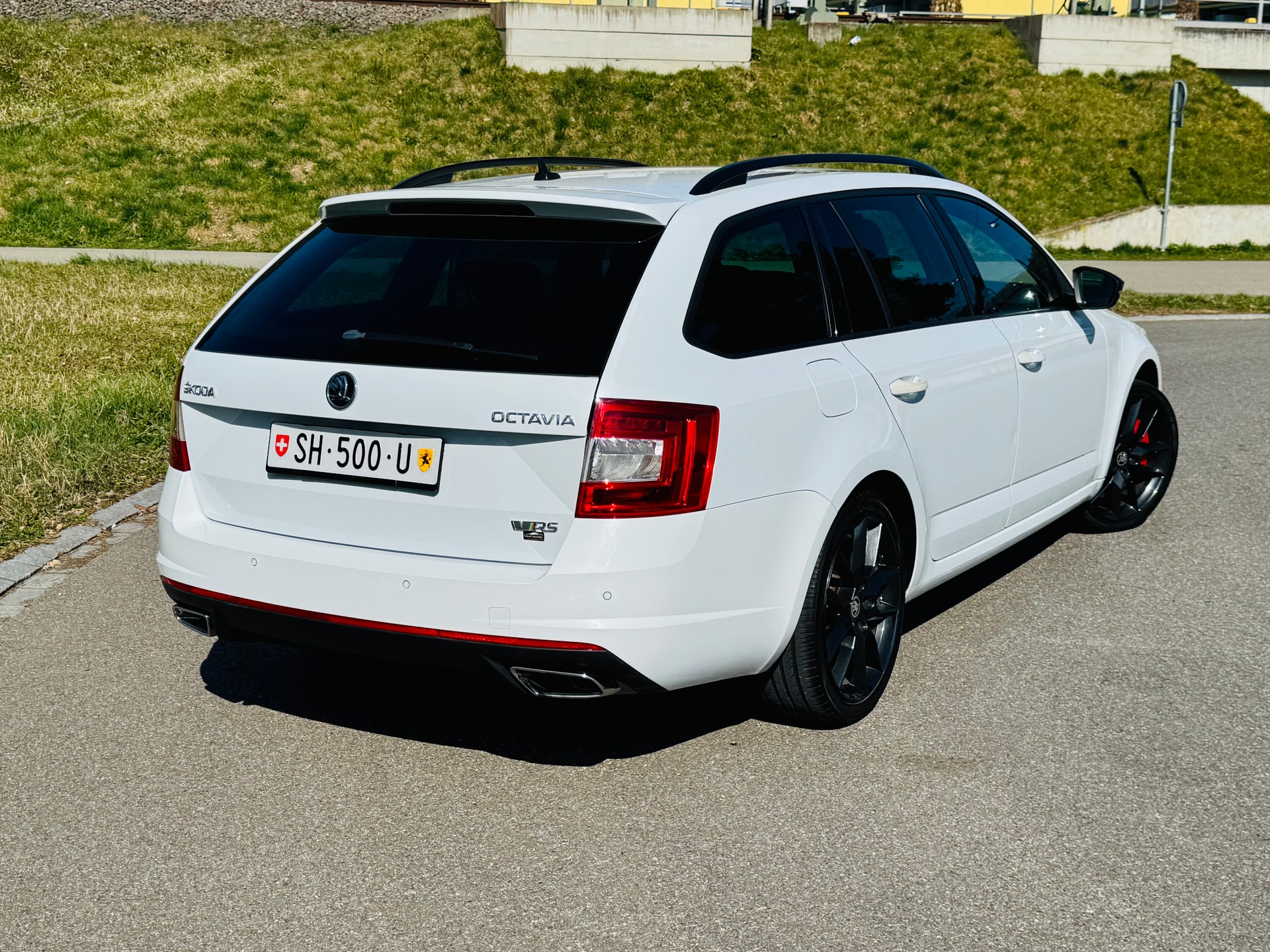 SKODA Octavia Combi 2.0 TSI RS DSG-image-4