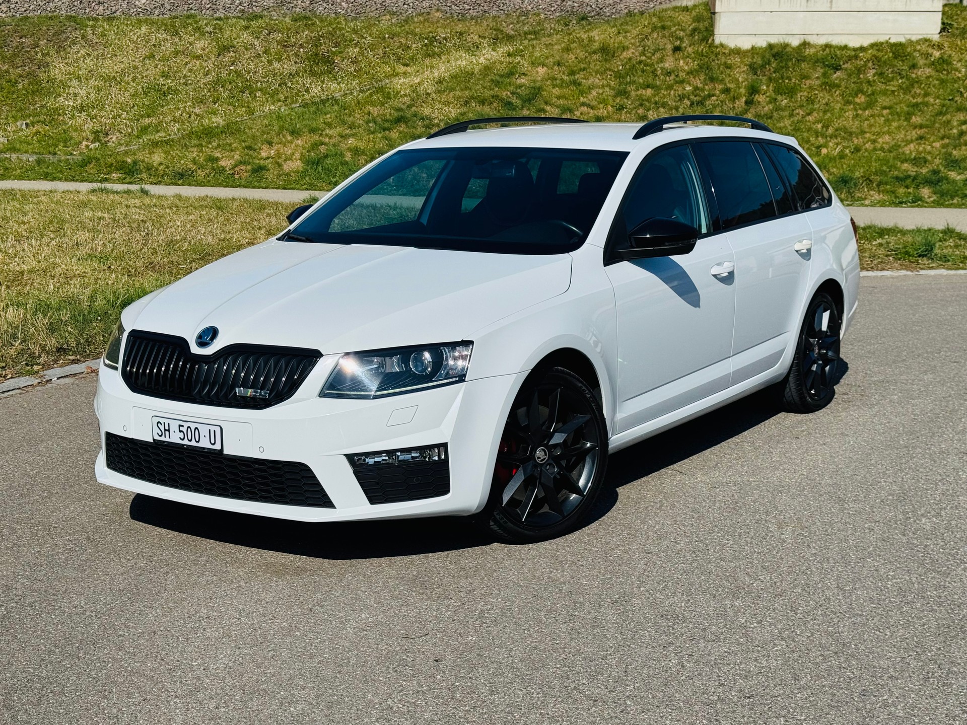 SKODA Octavia Combi 2.0 TSI RS DSG-image-1