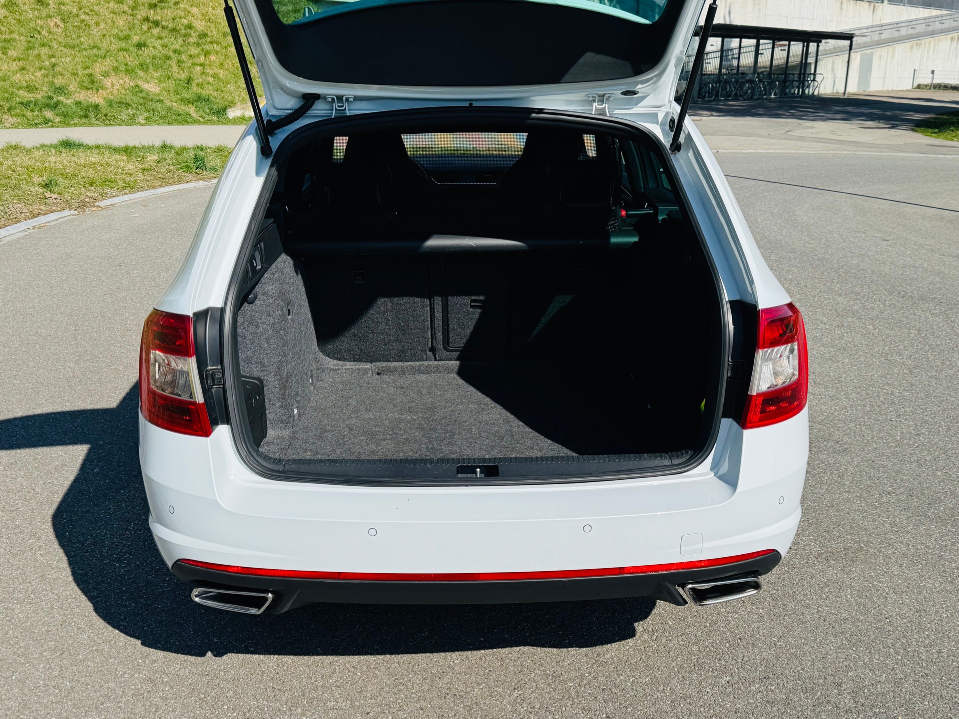 SKODA Octavia Combi 2.0 TSI RS DSG-image-14