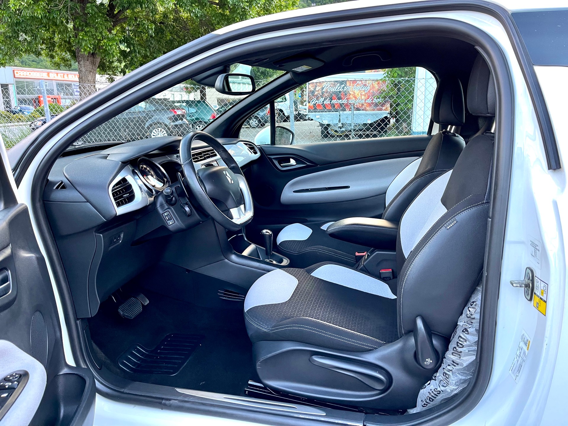 DS AUTOMOBILES DS3 1.2 VTi Chic ETG5-image-15