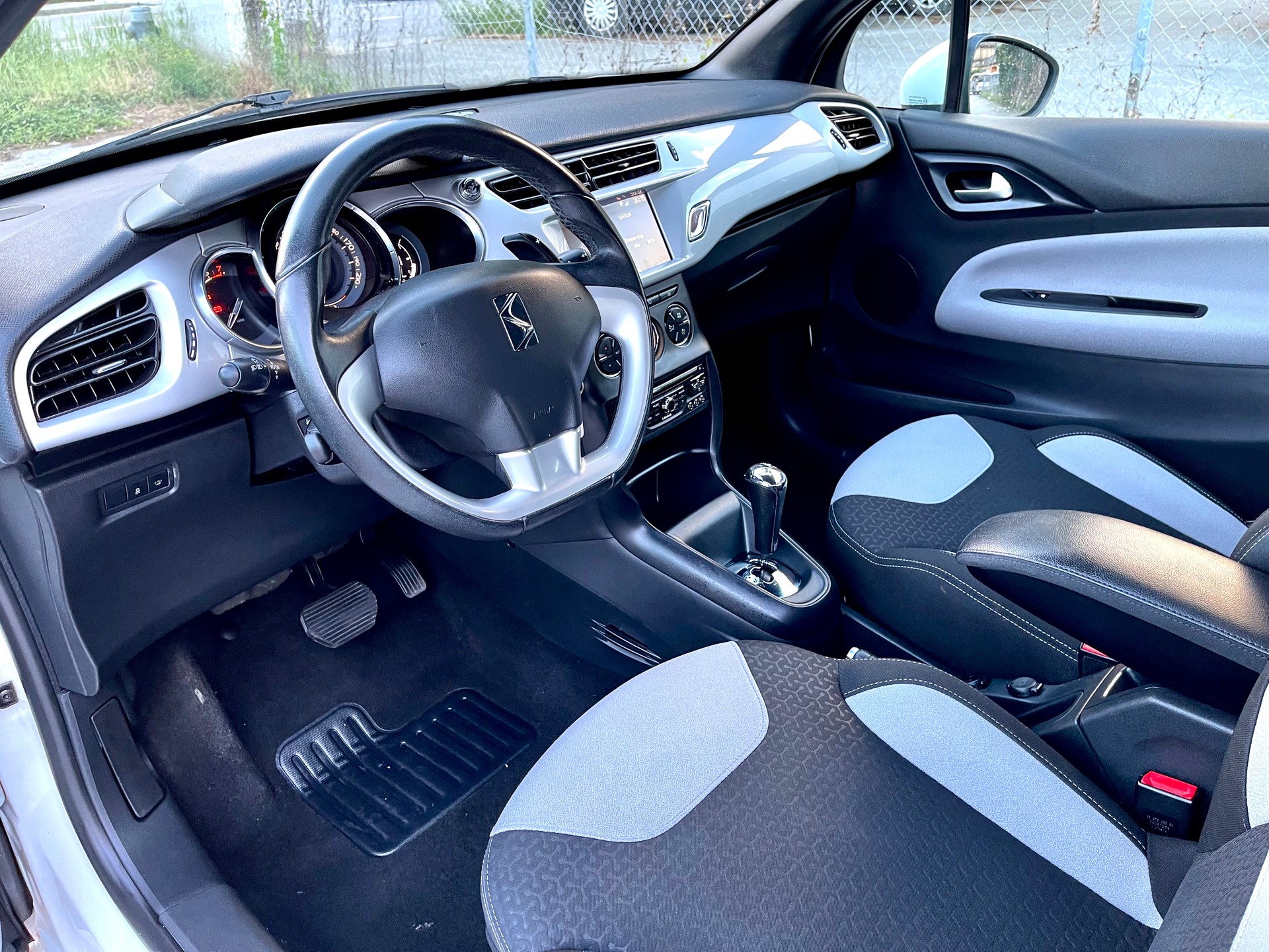 DS AUTOMOBILES DS3 1.2 VTi Chic ETG5-image-5
