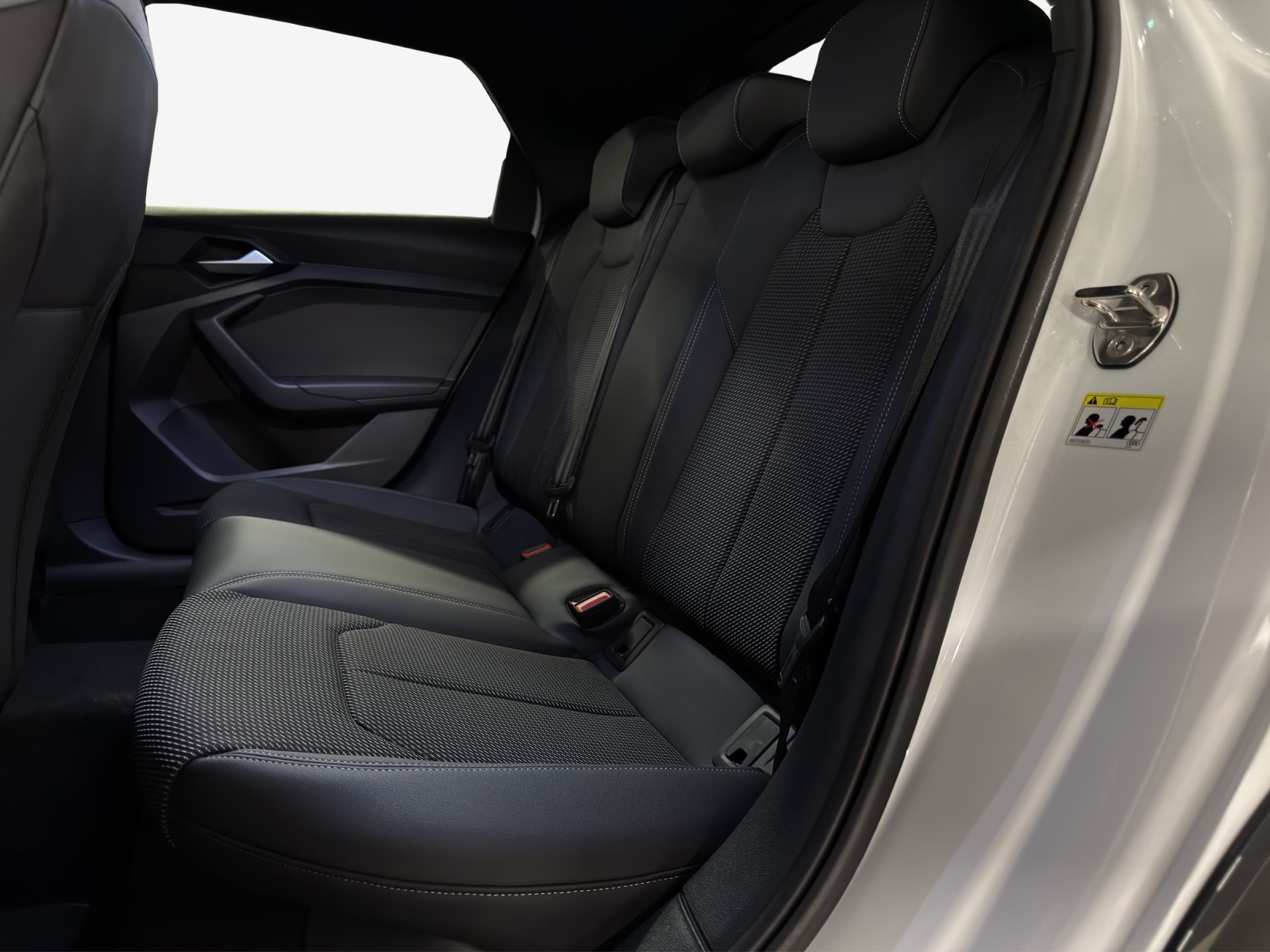 AUDI A1 allstreet 30 TFSI Attraction S-tronic-image-11
