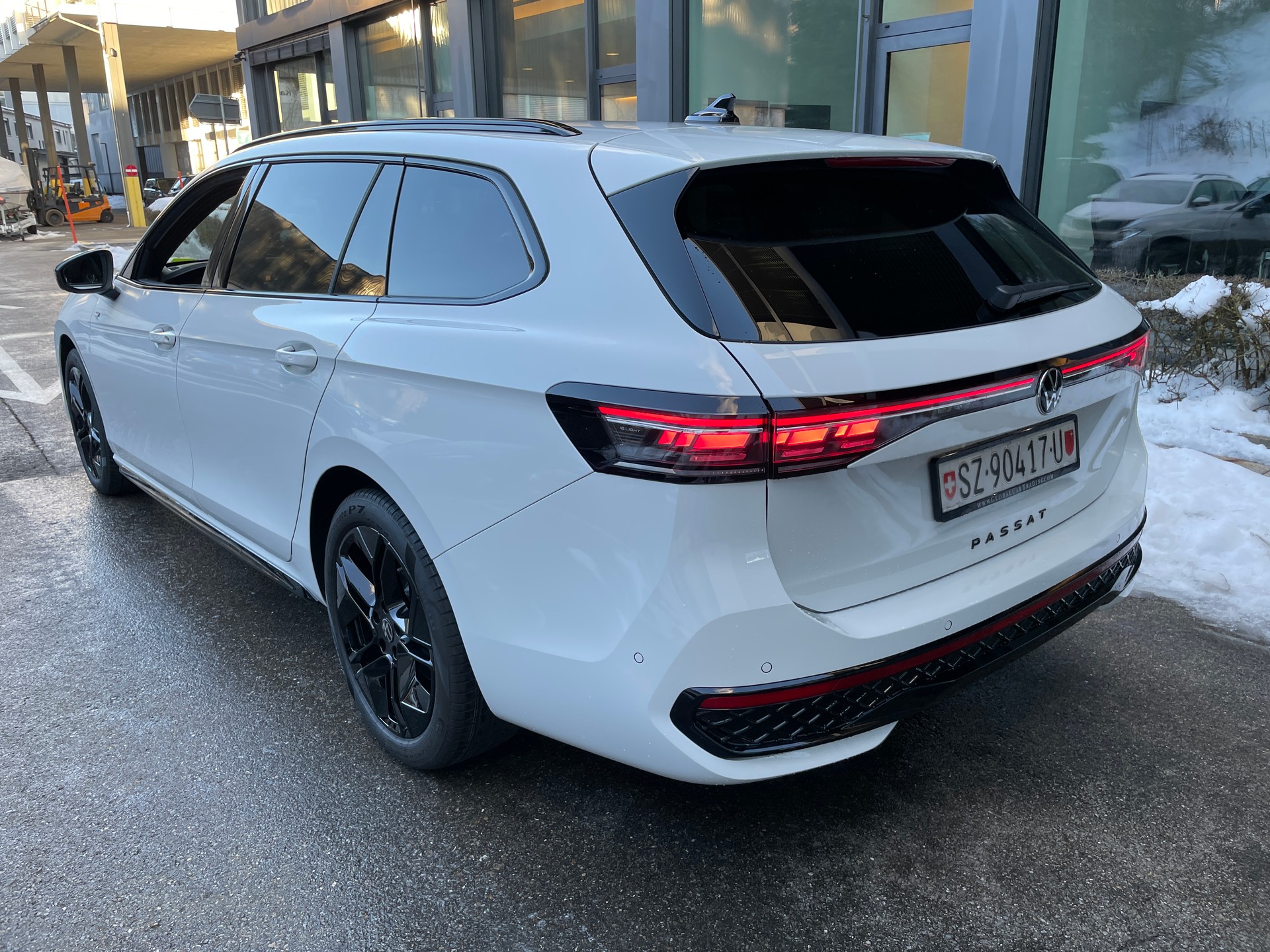 VW Passat Variant 2.0 TDI evo R-Line 4 Motion DSG-image-2