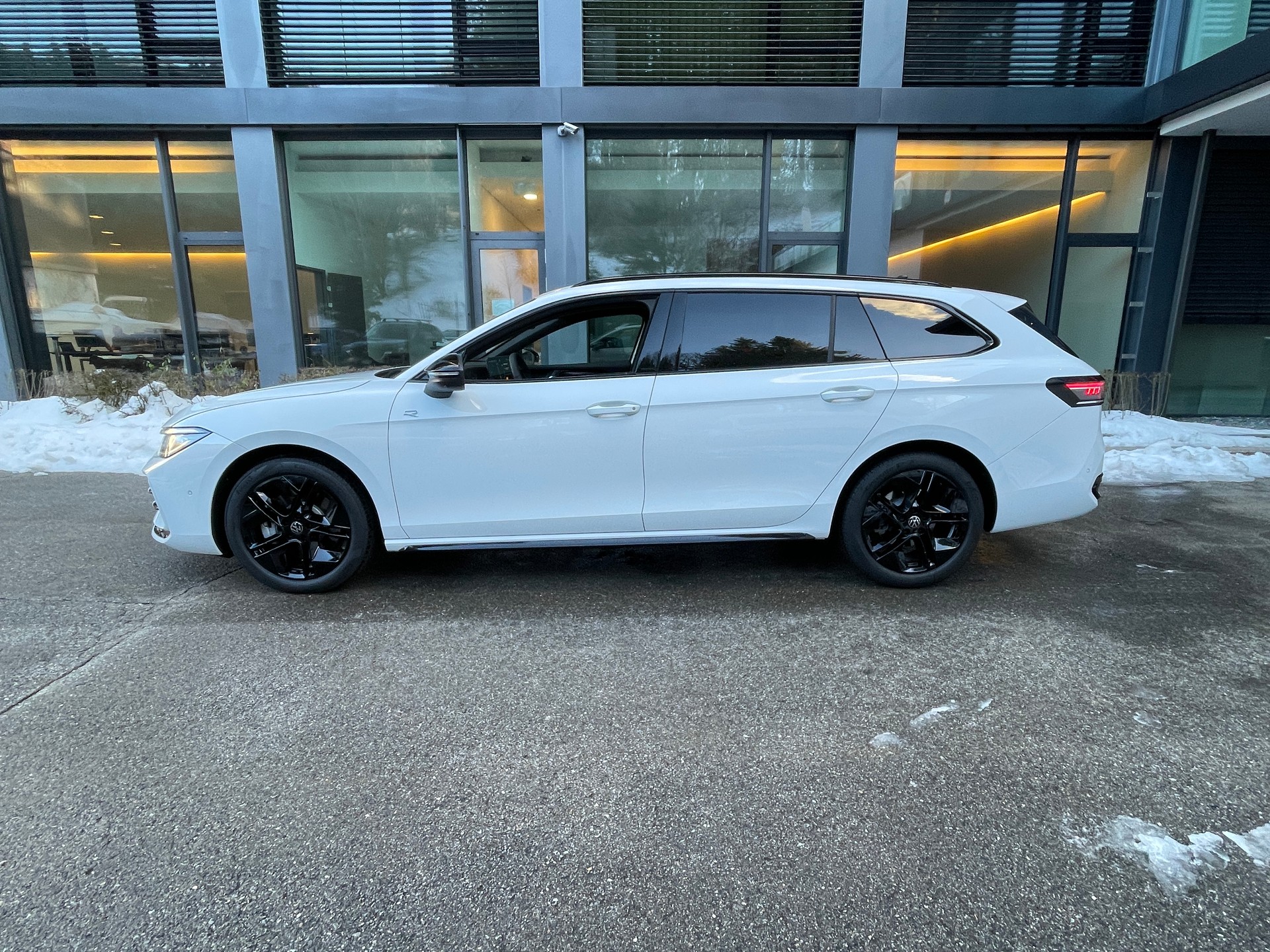 VW Passat Variant 2.0 TDI evo R-Line 4 Motion DSG-image-1