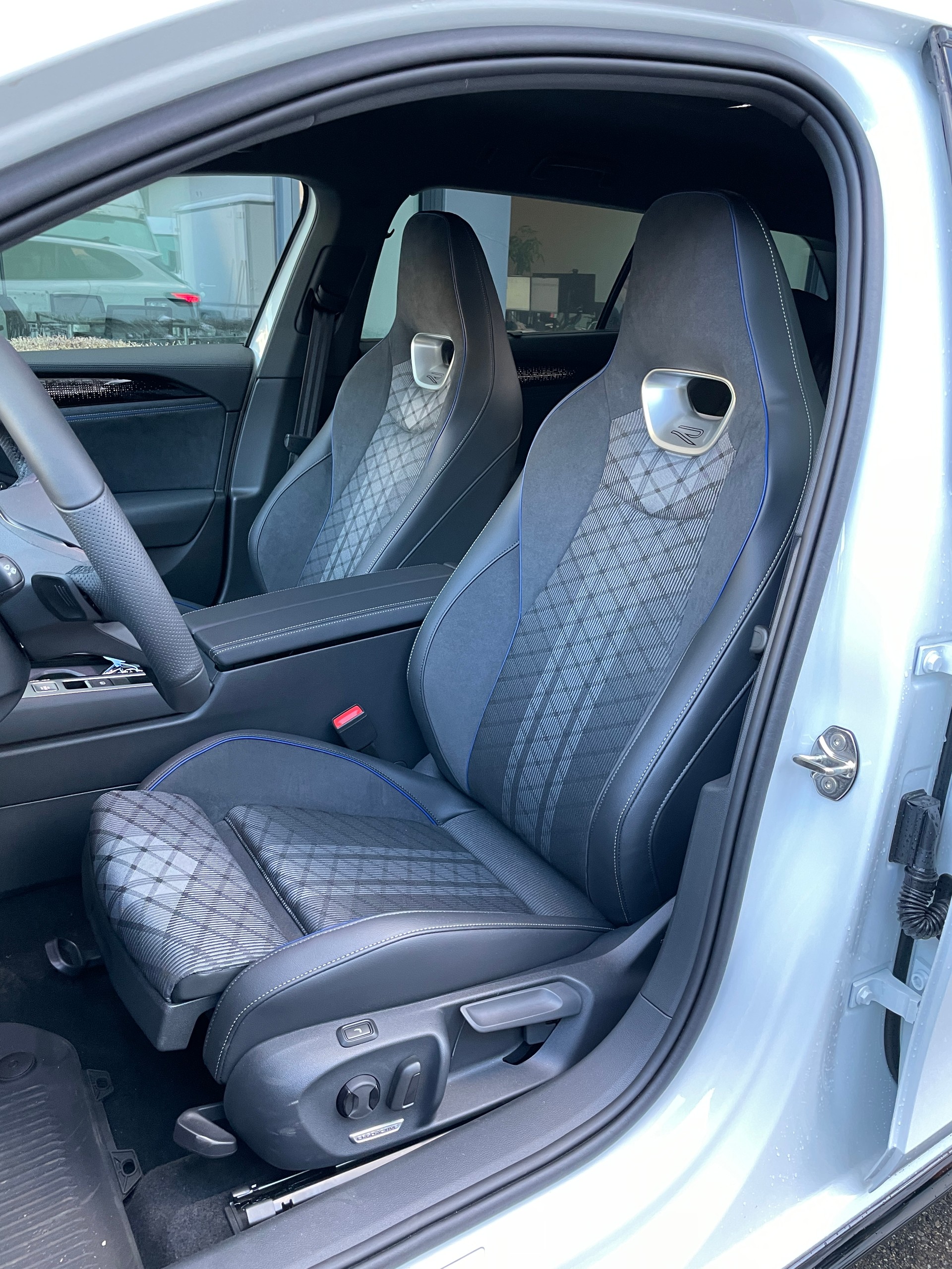 VW Passat Variant 2.0 TDI evo R-Line 4 Motion DSG-image-10