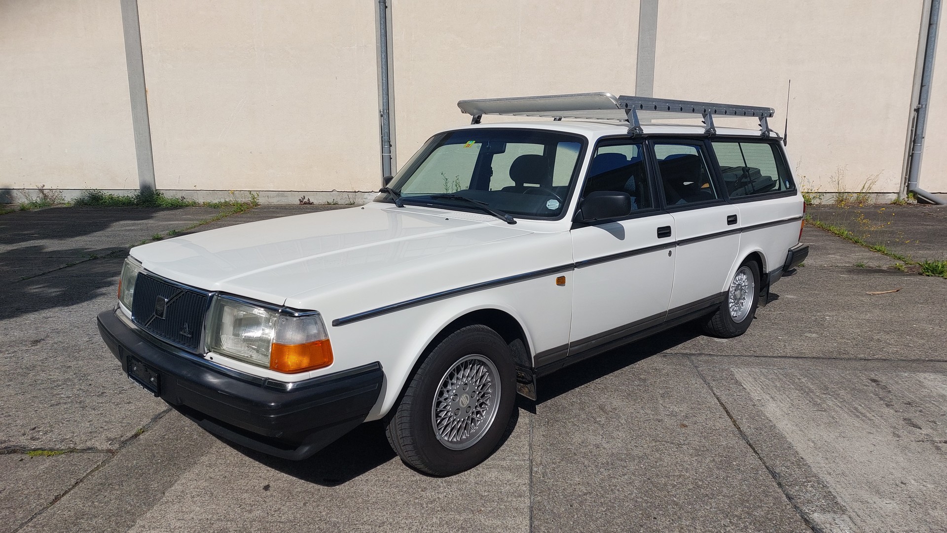 VOLVO 240 2.3 Classic-image-0