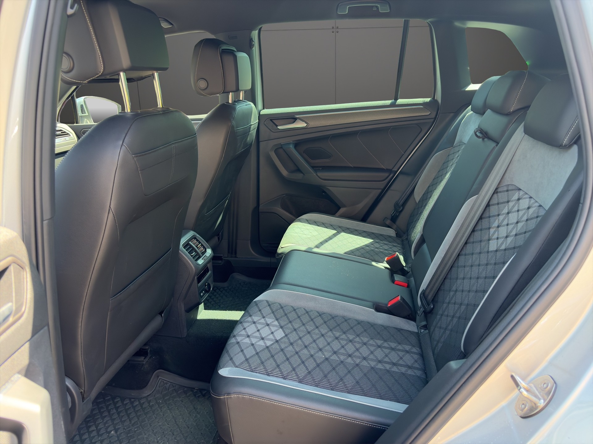 VW Tiguan 1.4TSI PHEV R-Line DSG-image-12