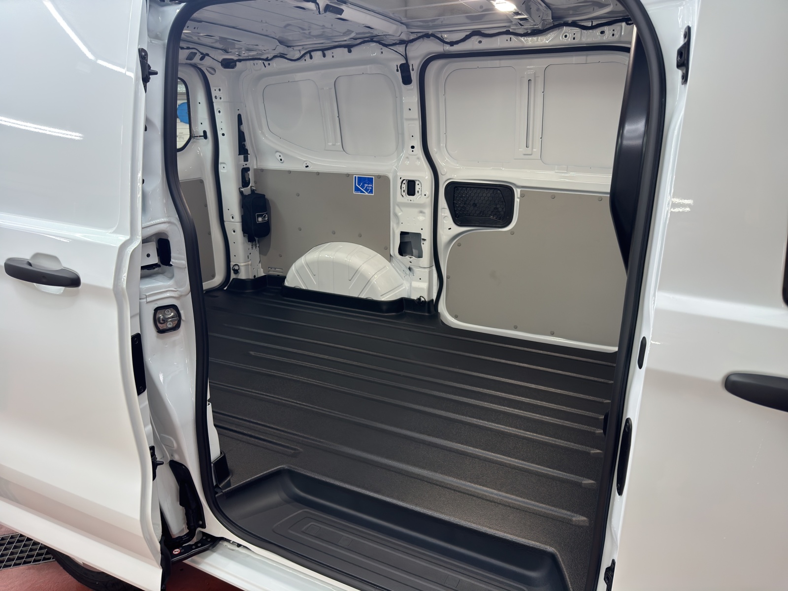 VW Transporter 2.0 TDI Automat-image-9