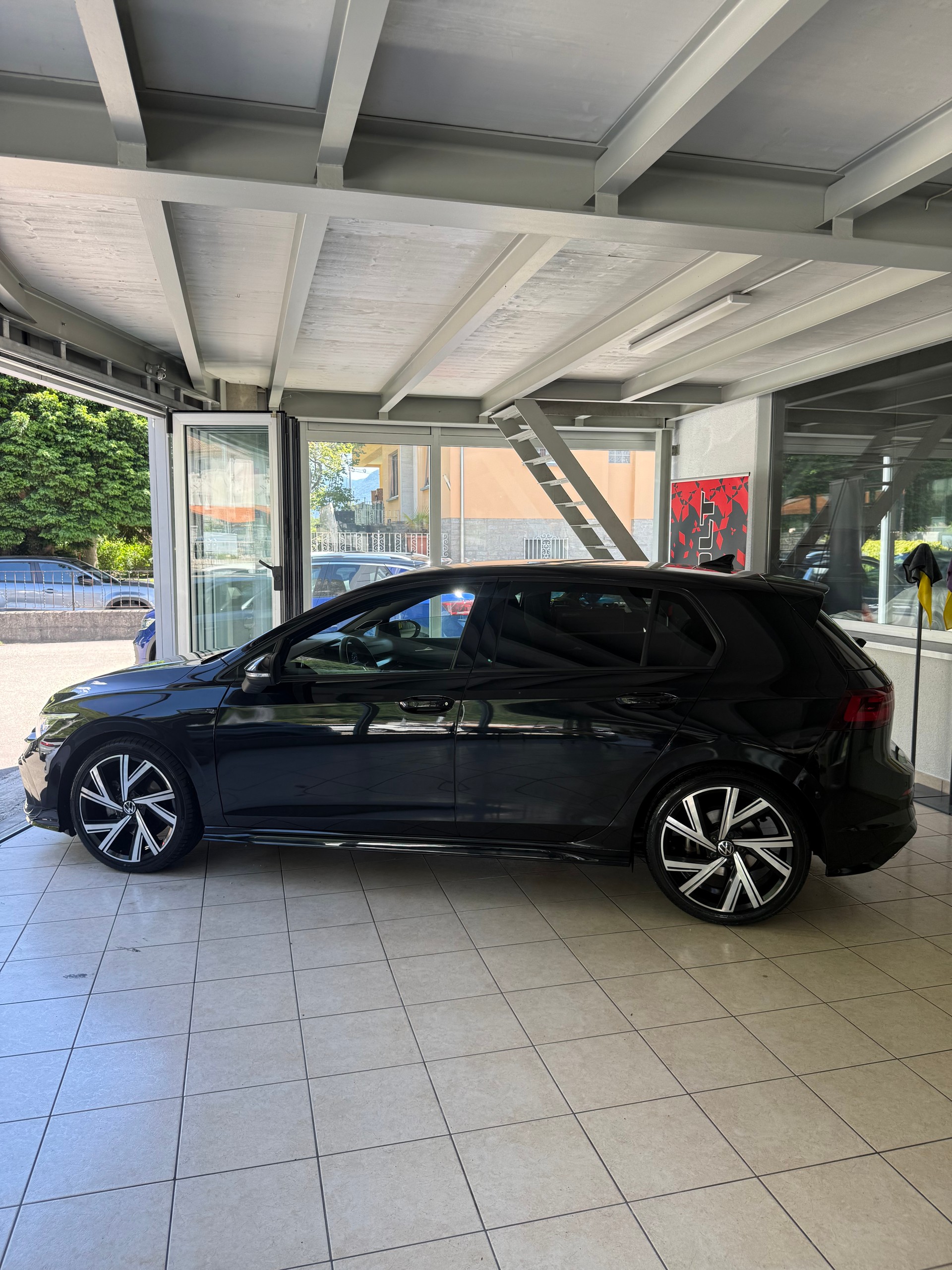 VW Golf 1.5 eTSI mHEV ACT R-Line DSG-image-2