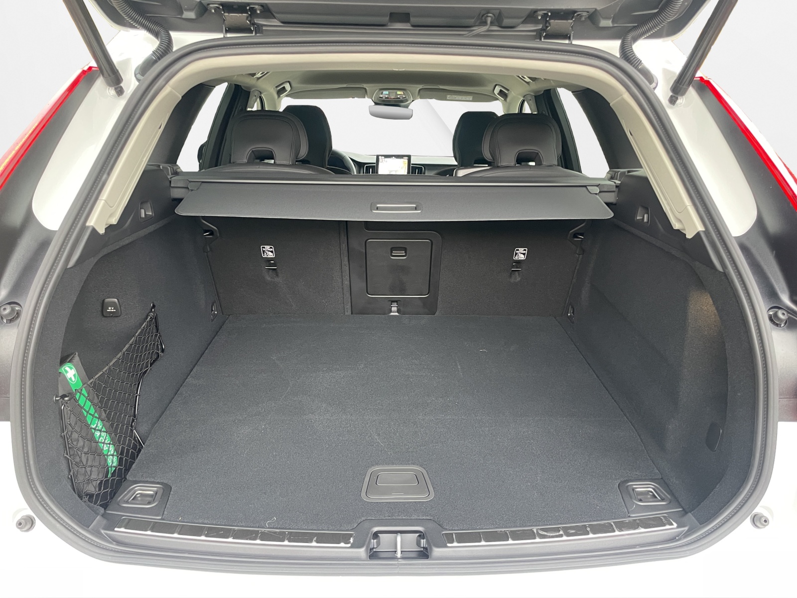 VOLVO XC60 2.0 T6 TE Plus Dark eAWD-image-14