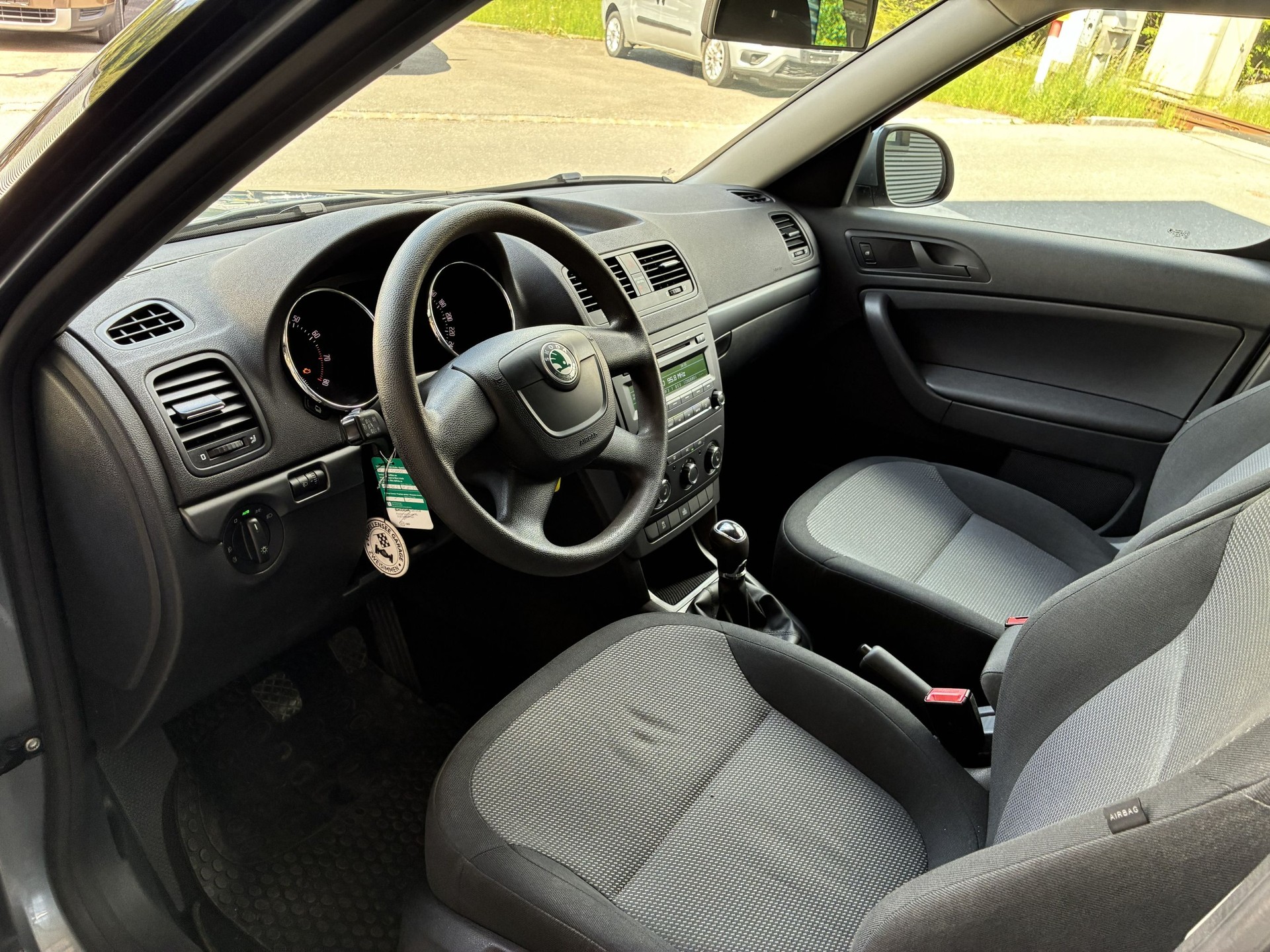 SKODA Yeti 1.8 TSI Active 4x4-image-10