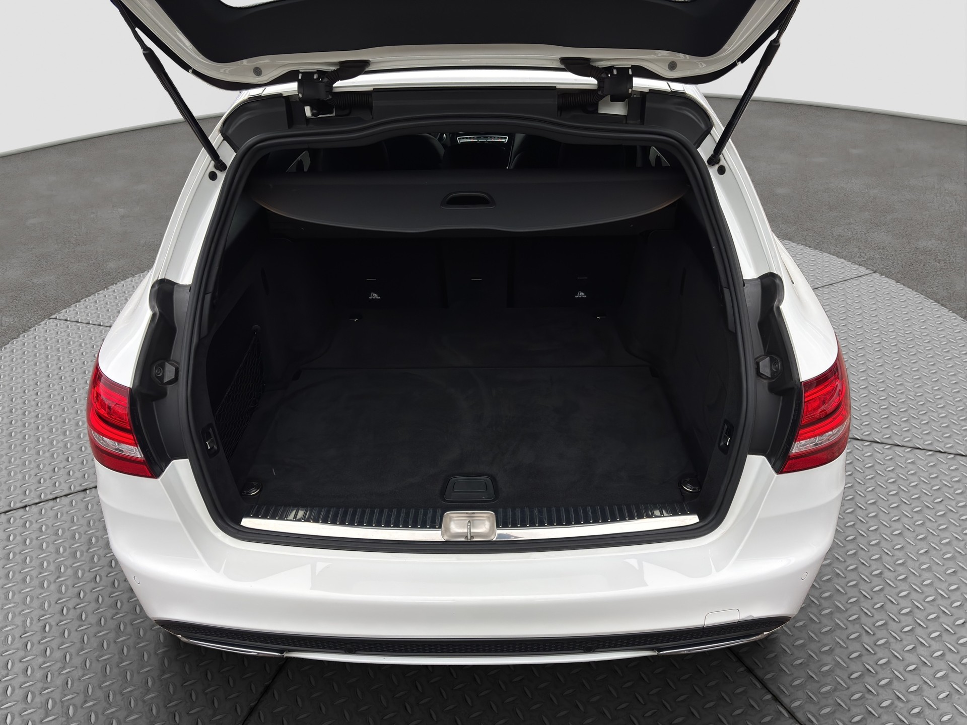 MERCEDES-BENZ C 220 d AMG Line 4Matic 9G-Tronic-image-16