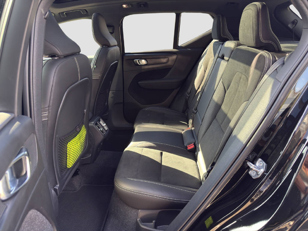 VOLVO XC40 2.0 T5 R-Design AWD-image-12