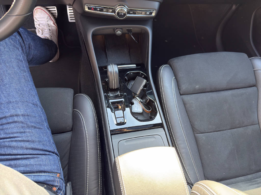 VOLVO XC40 2.0 T5 R-Design AWD-image-10