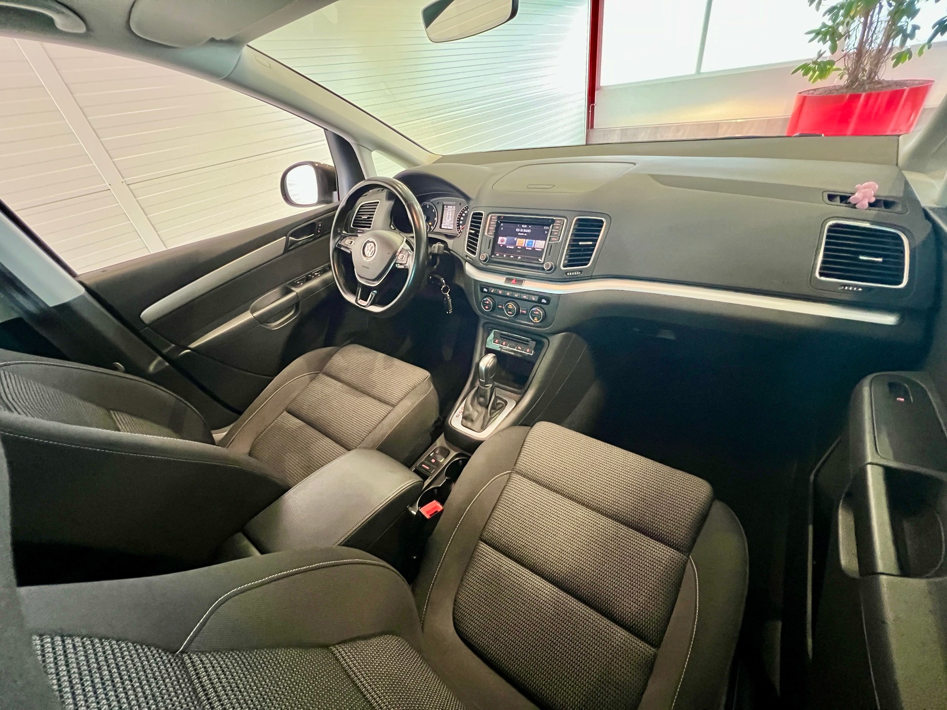 VW Sharan 2.0 TDI BMT Comfortline DSG-image-19