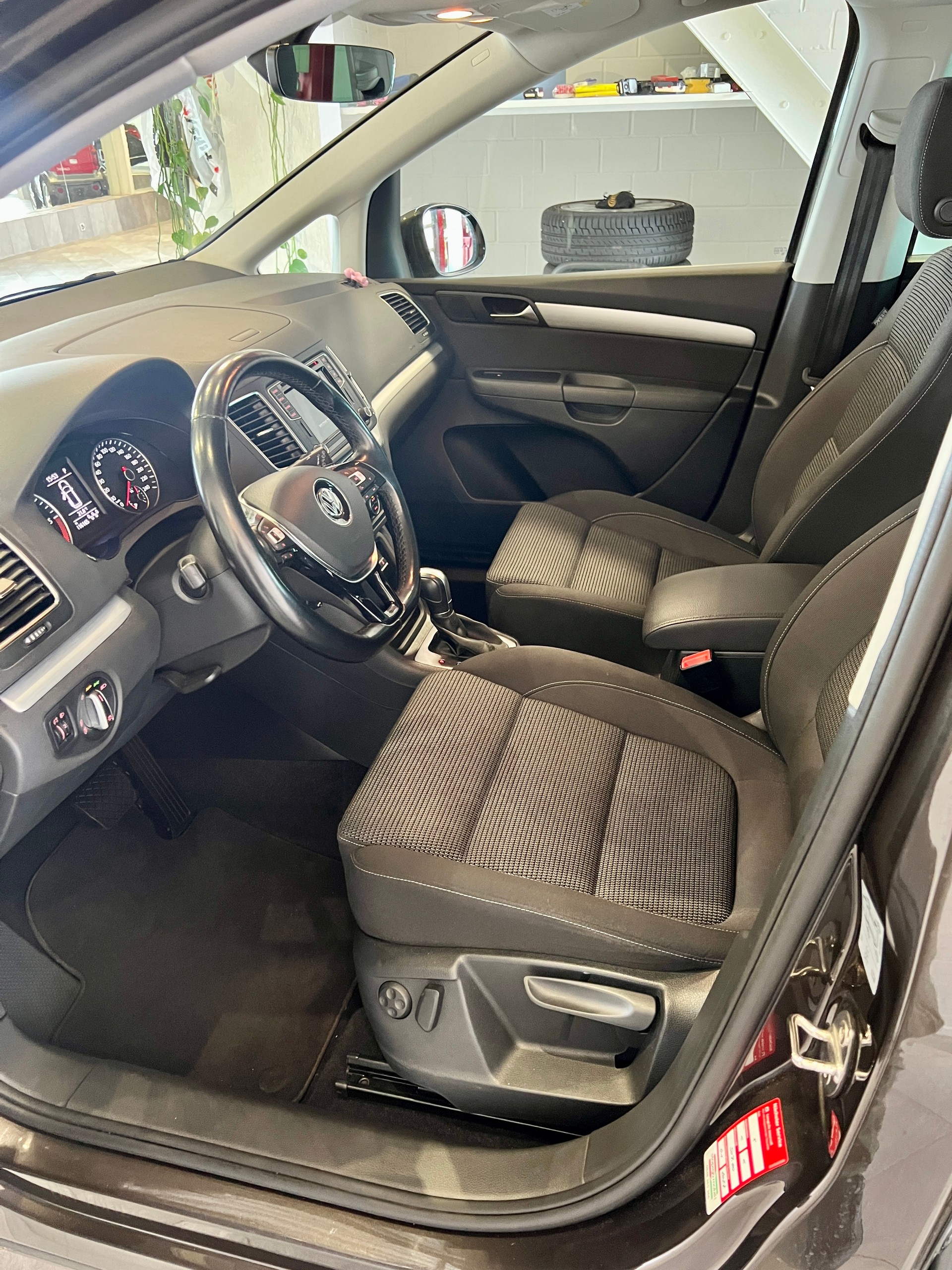 VW Sharan 2.0 TDI BMT Comfortline DSG-image-8